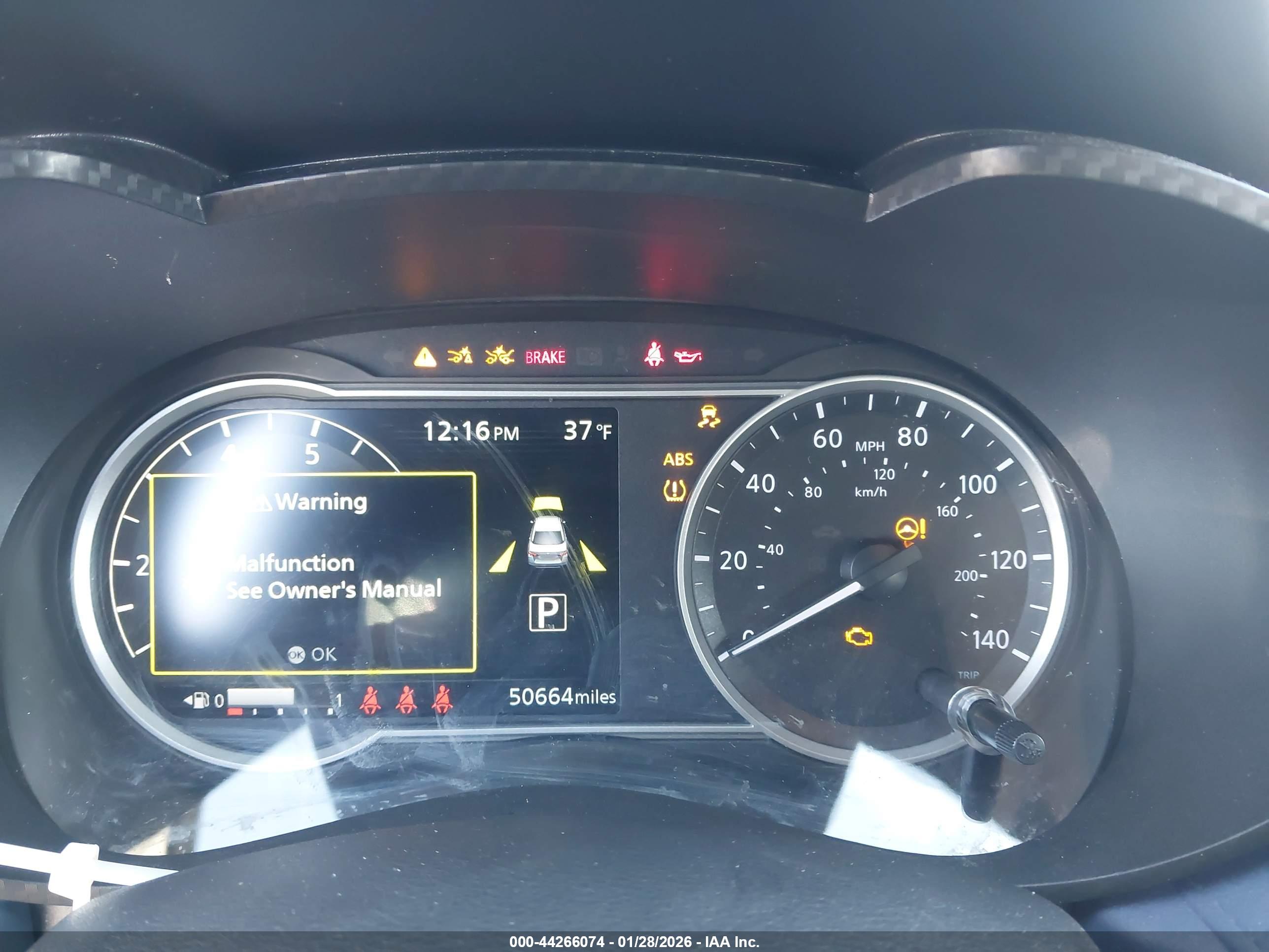 NISSAN VERSA image 7