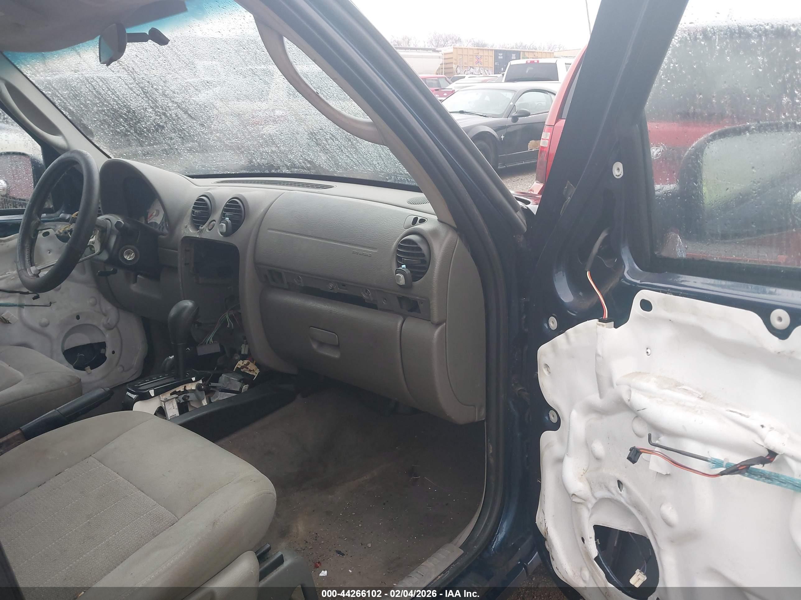 JEEP LIBERTY image 5