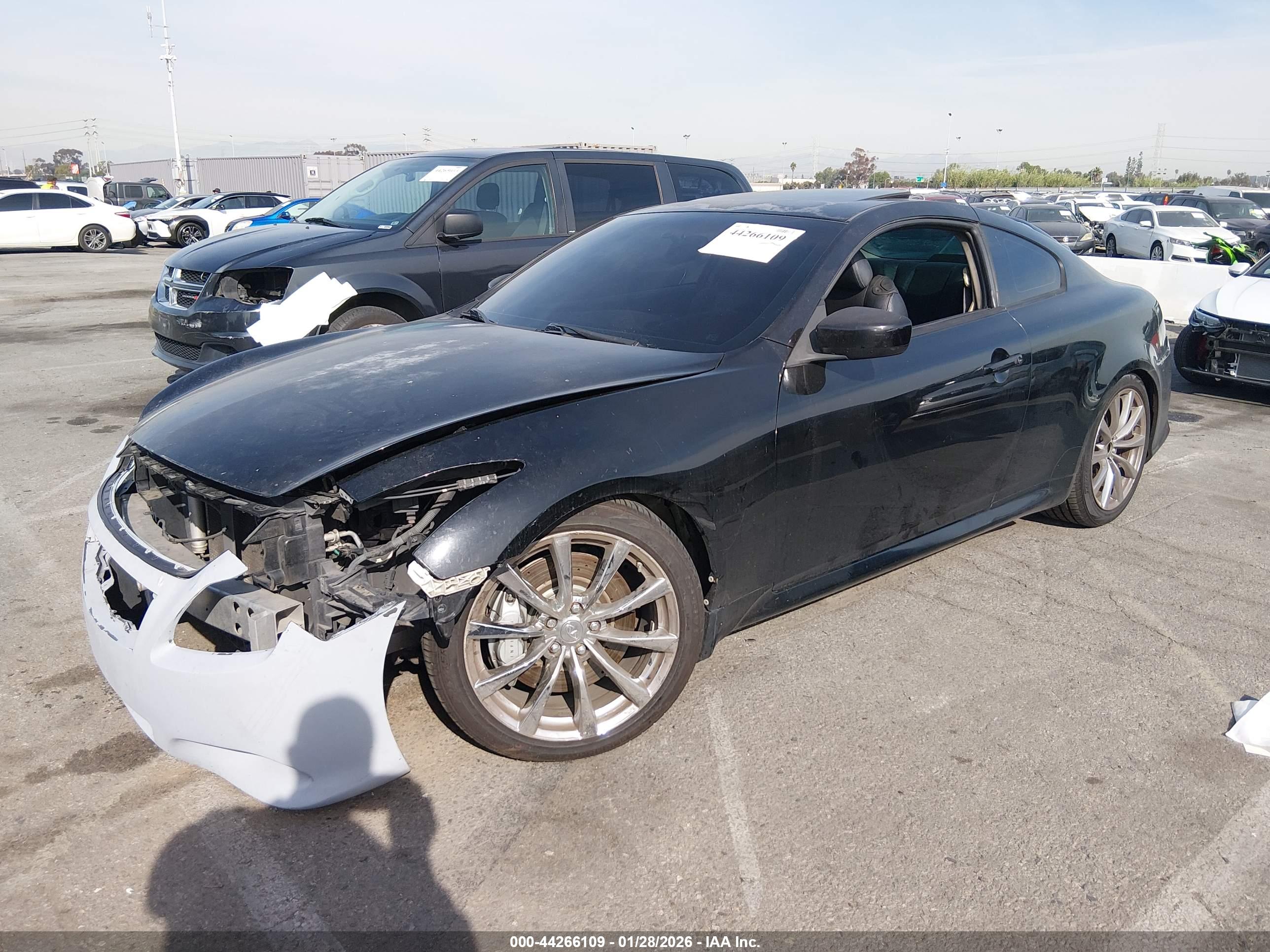 INFINITI G37 image 2