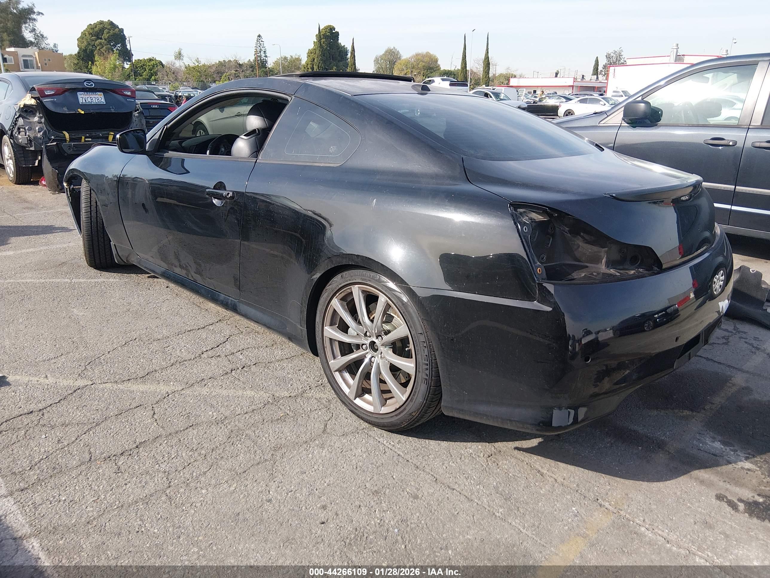 INFINITI G37 image 3