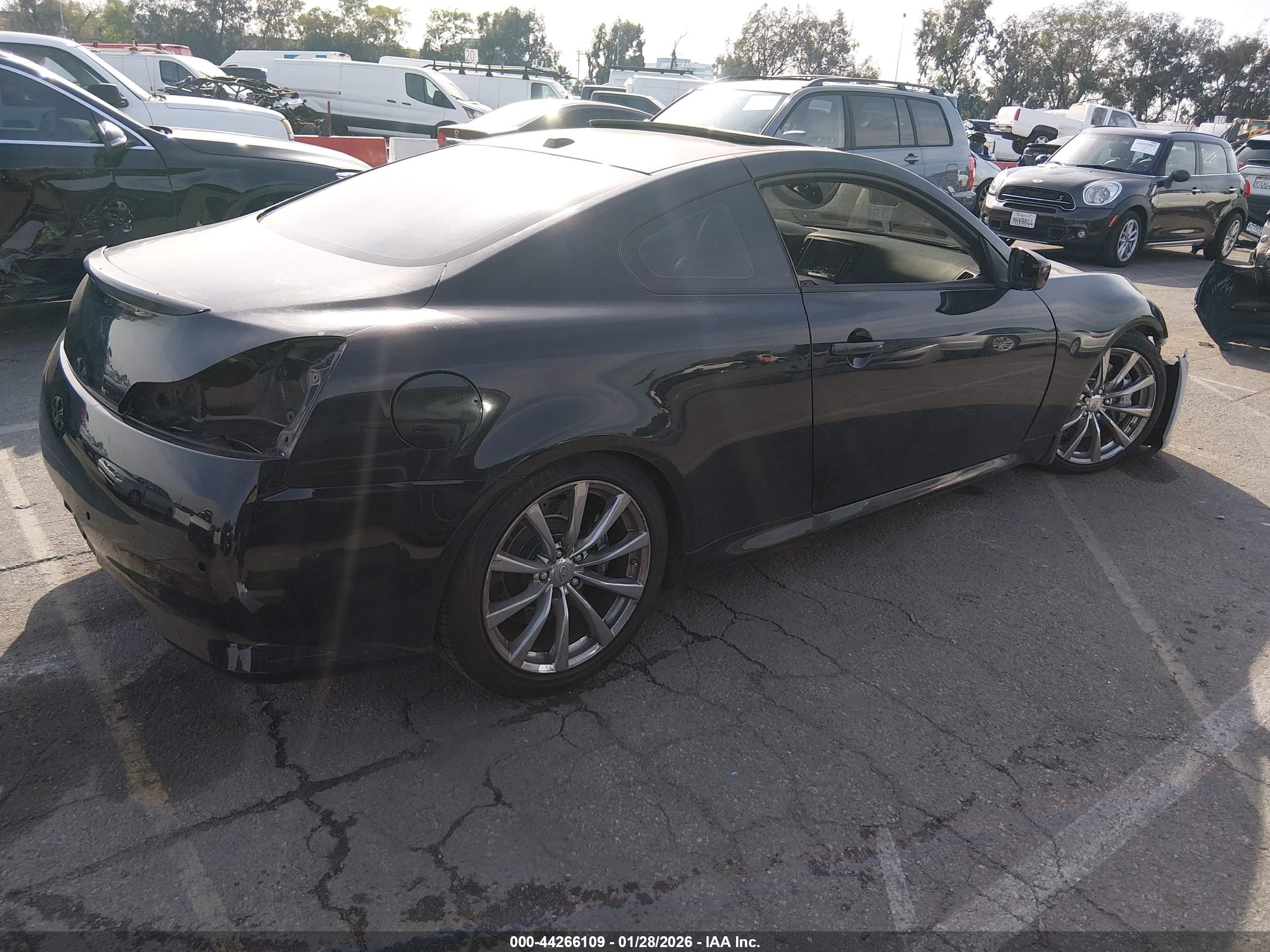 INFINITI G37 image 4