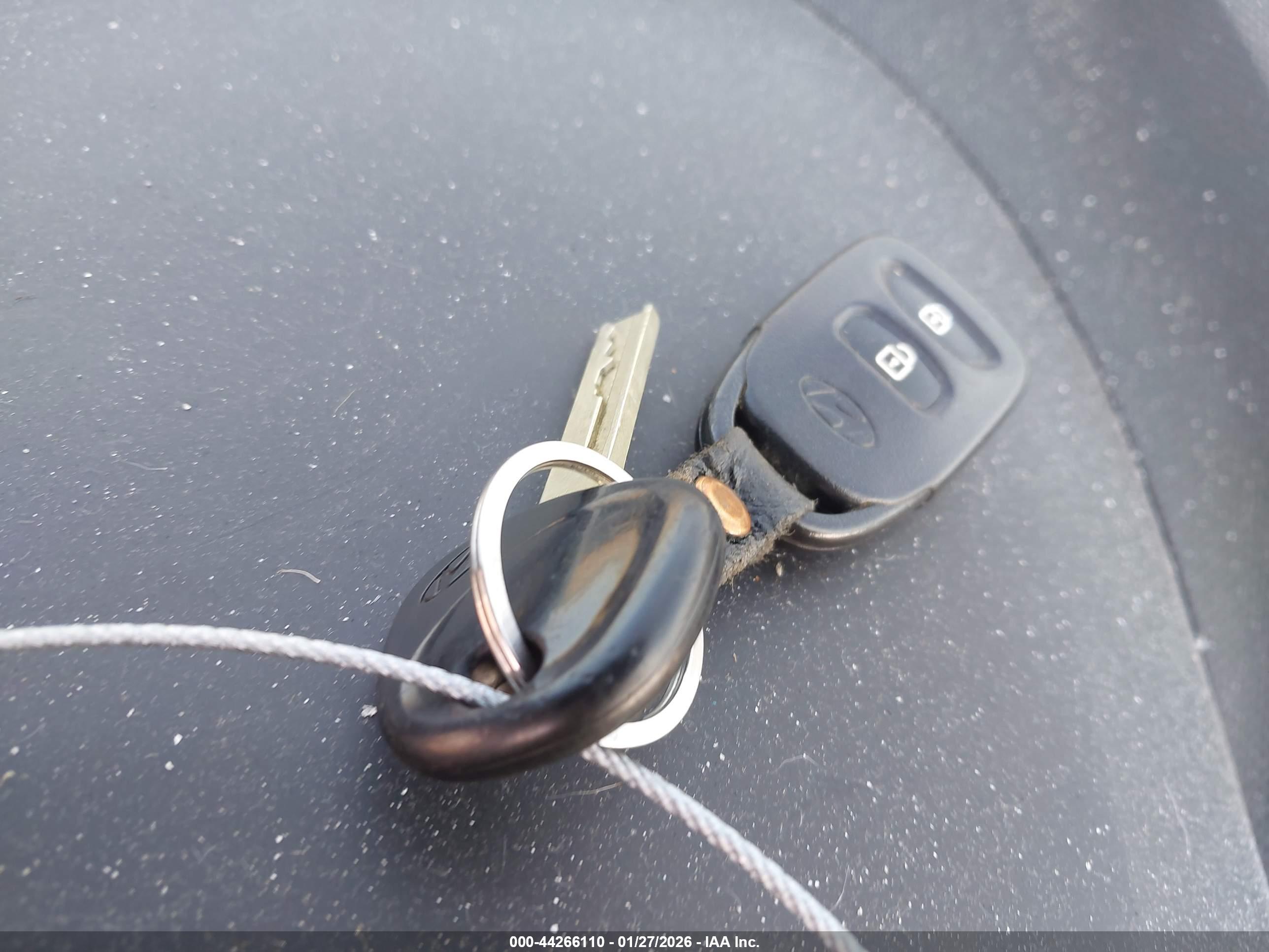 HYUNDAI ACCENT image 11