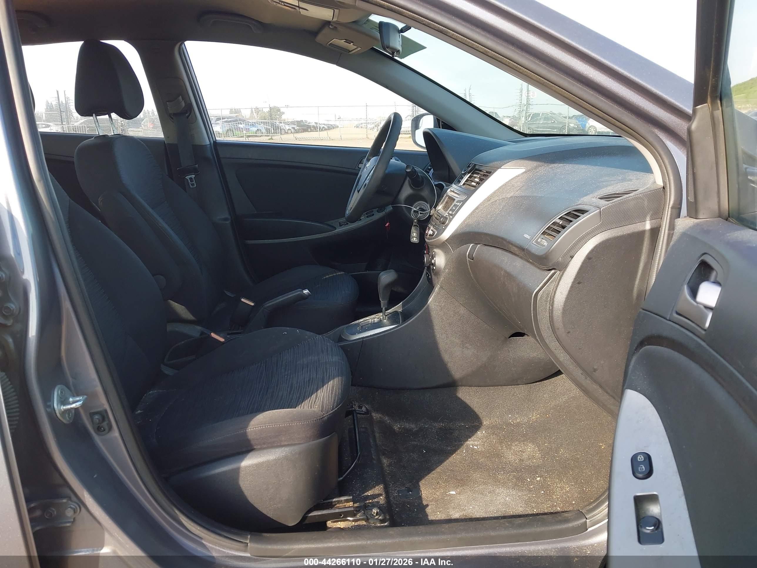 HYUNDAI ACCENT image 5