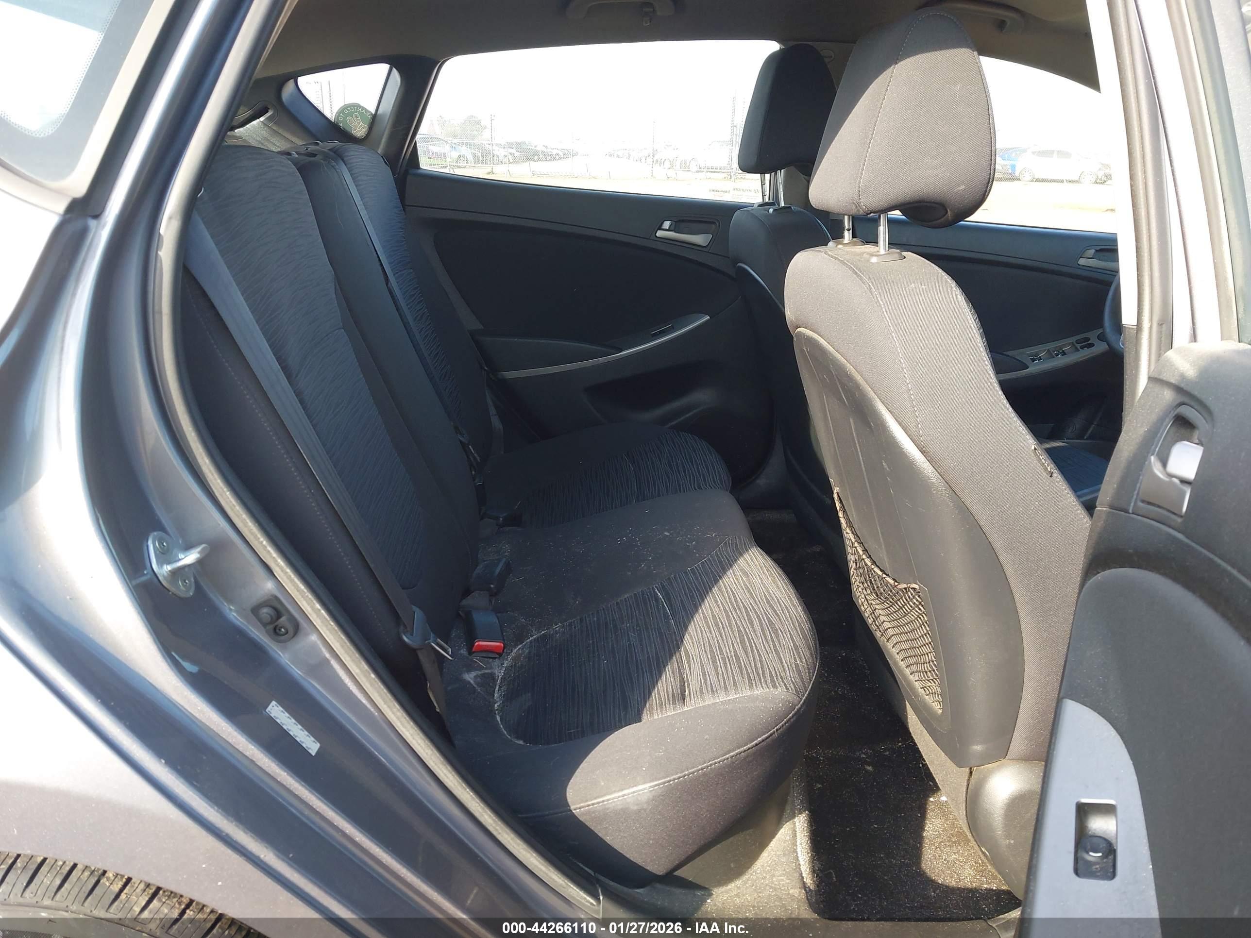HYUNDAI ACCENT image 8