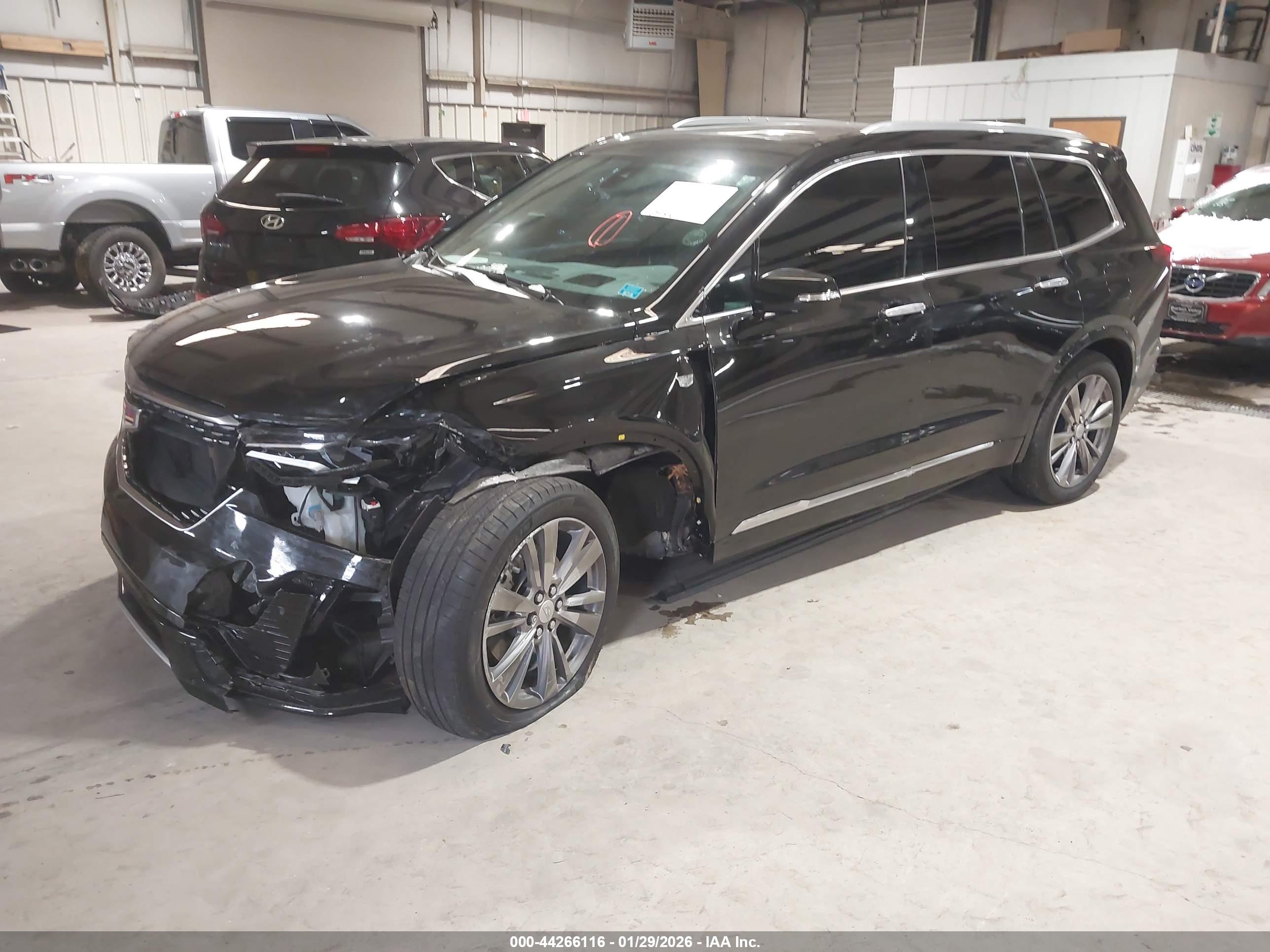 CADILLAC XT6 image 2