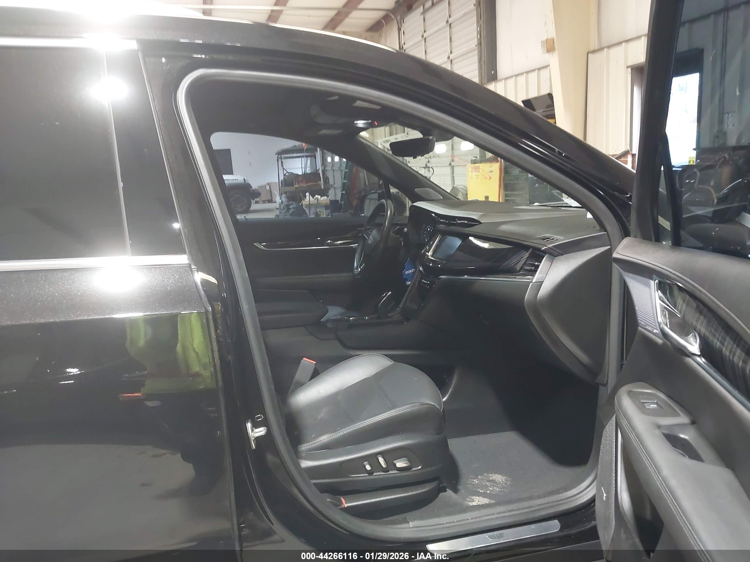 CADILLAC XT6 image 5