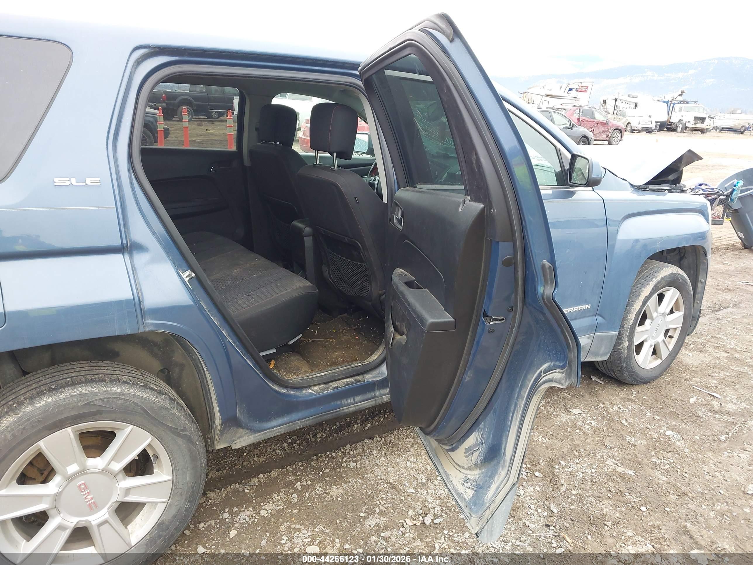 GMC TERRAIN image 8