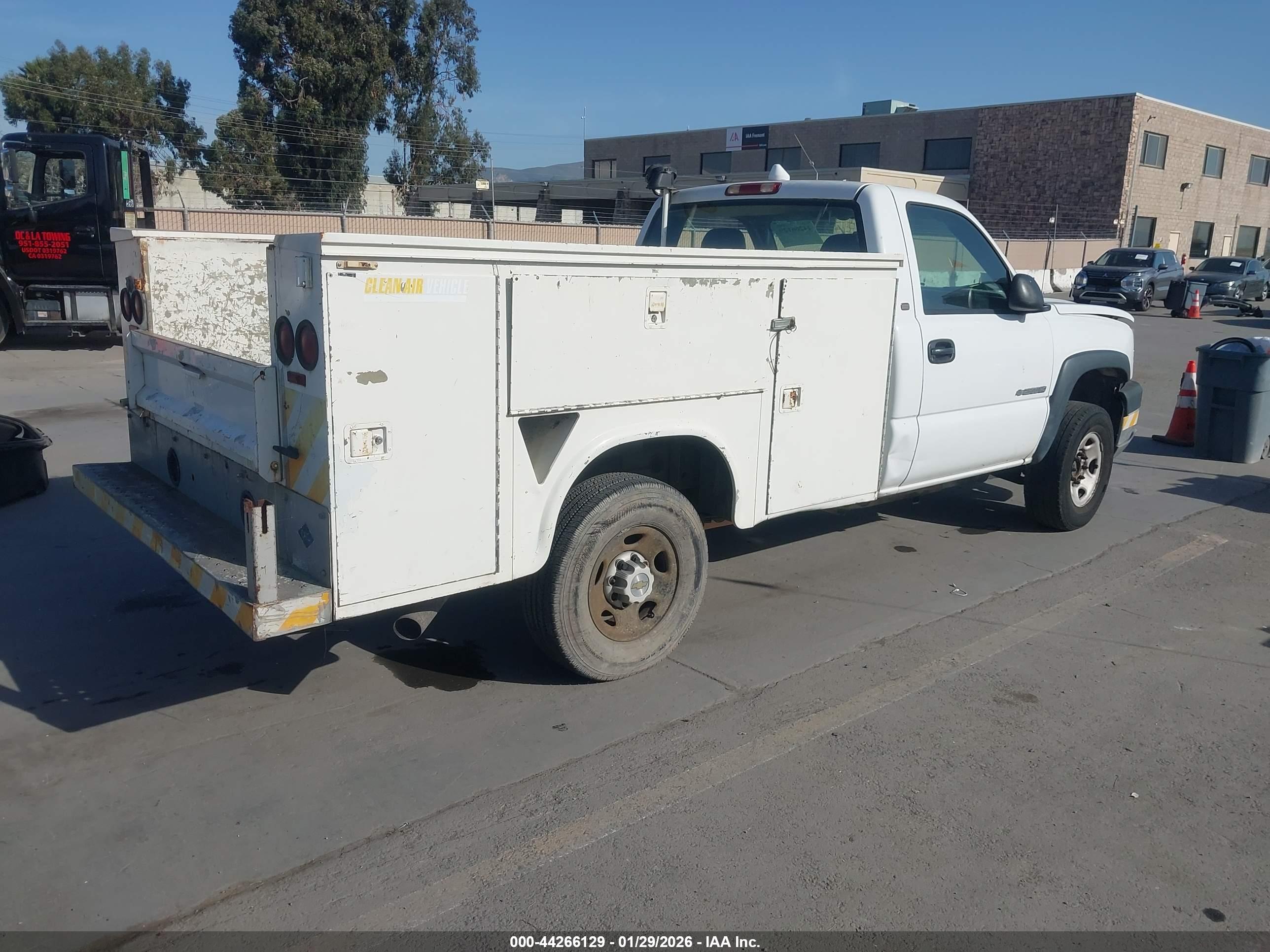 CHEVROLET SILVERADO image 4