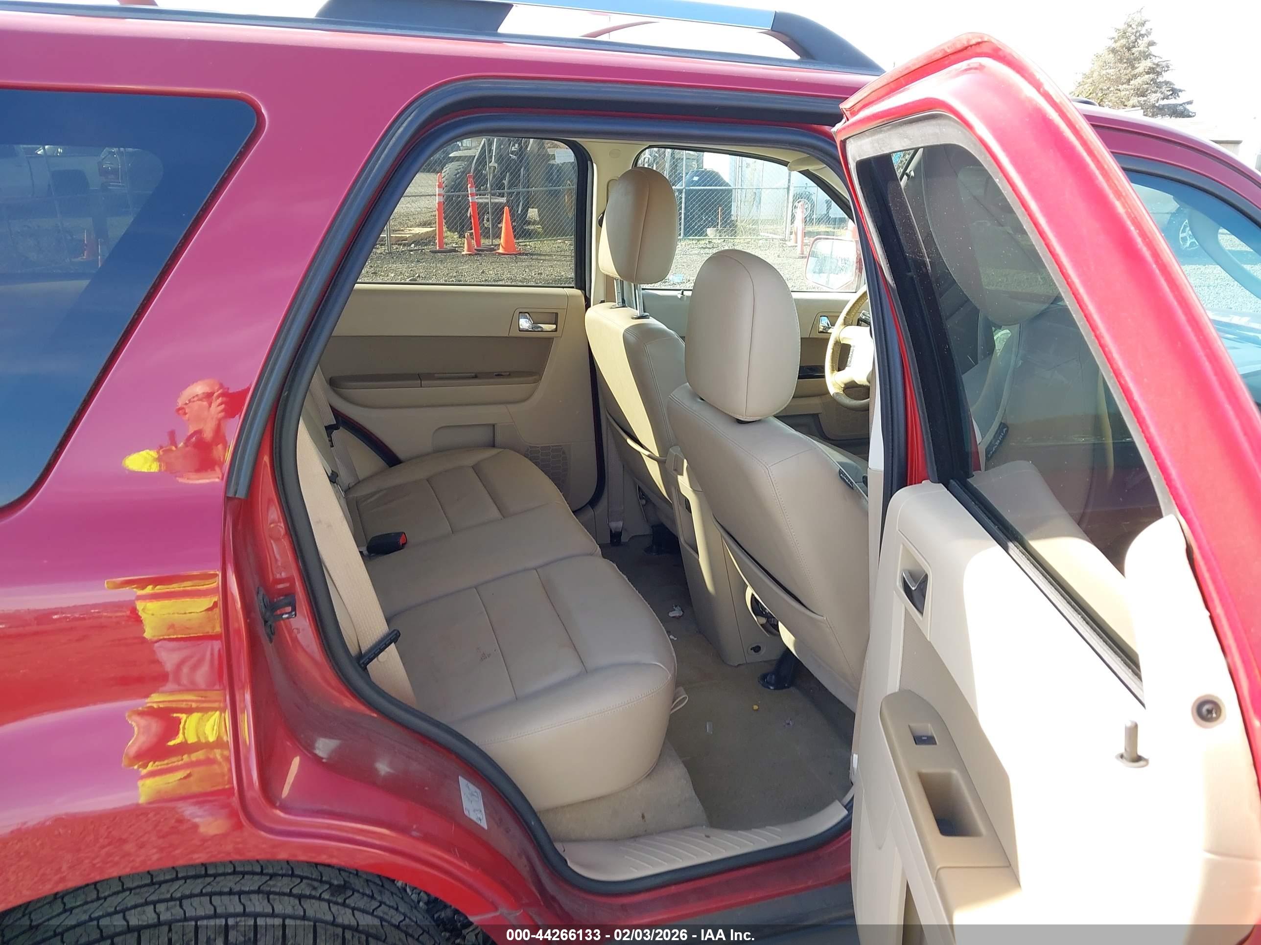 FORD ESCAPE image 8
