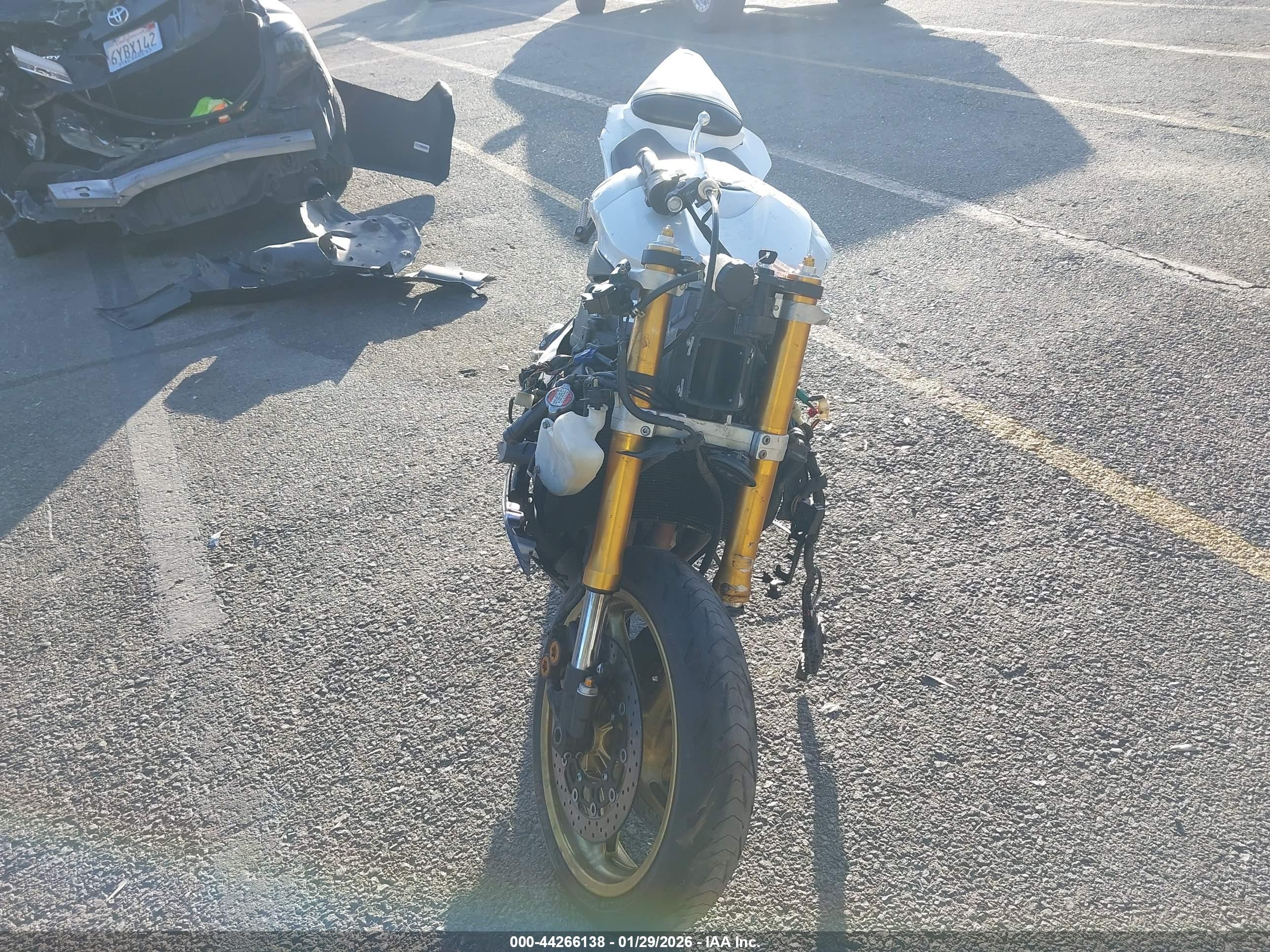 YAMAHA YZFR6 image 5
