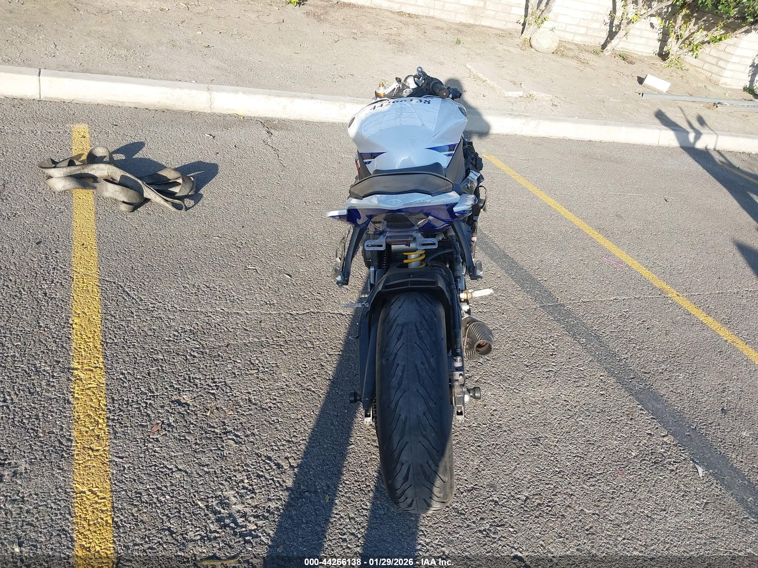 YAMAHA YZFR6 image 6