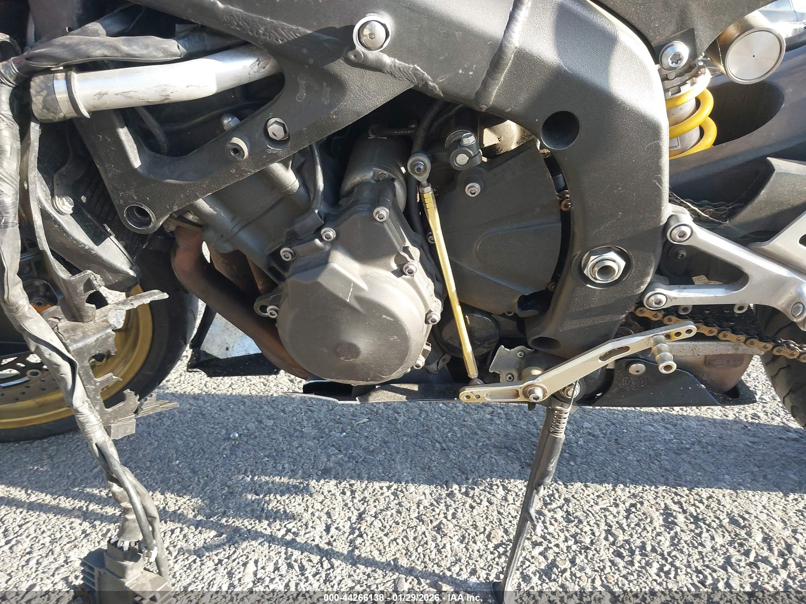 YAMAHA YZFR6 image 9