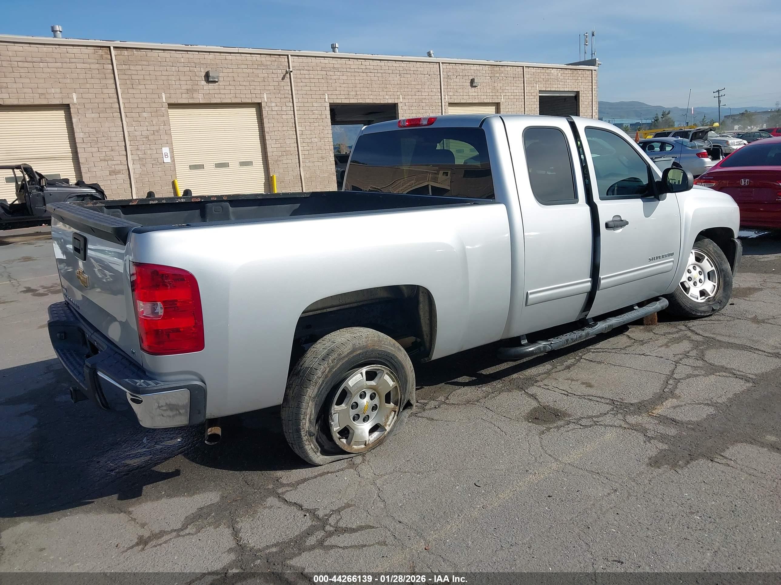 CHEVROLET SILVERADO image 4