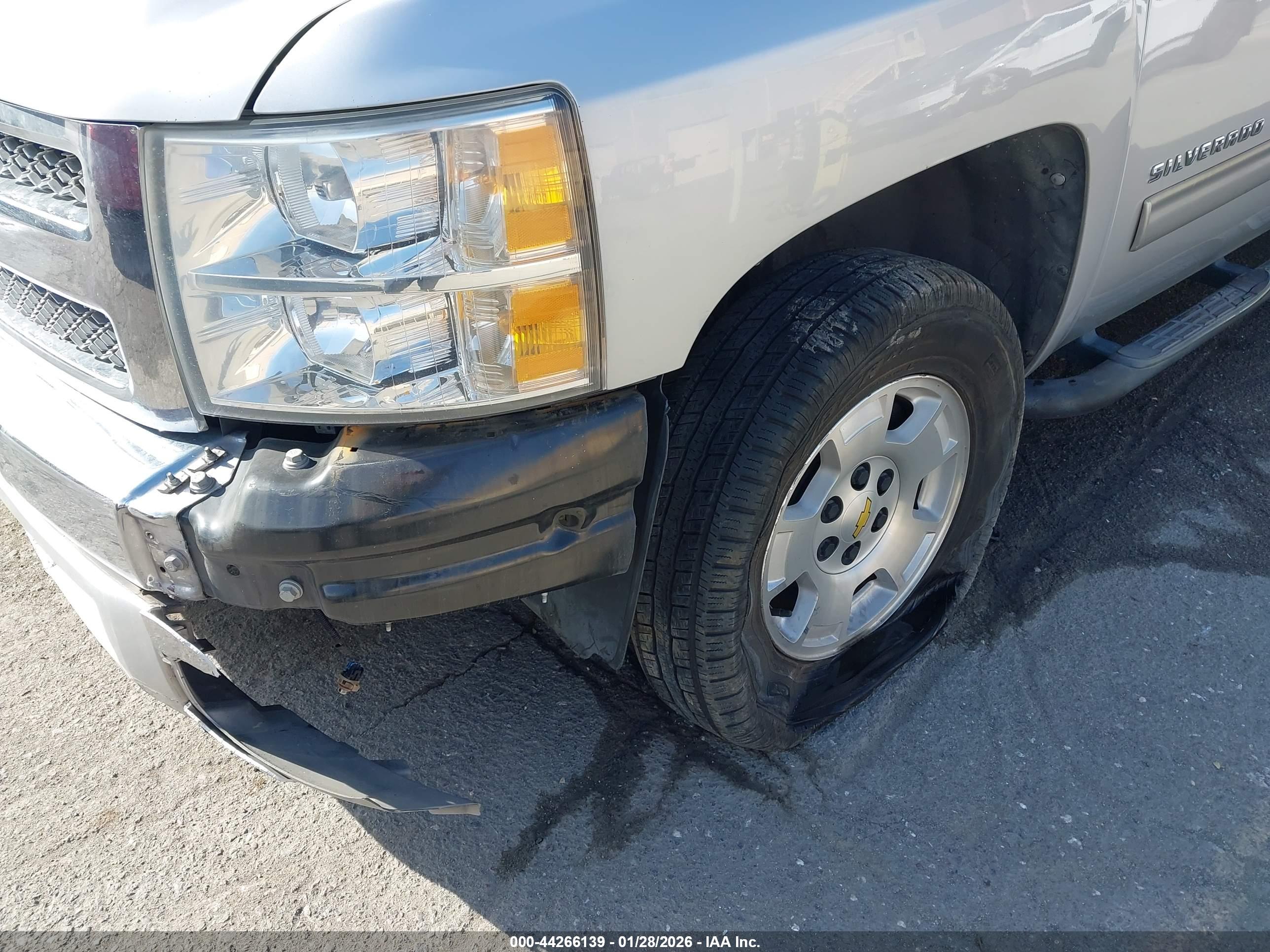 CHEVROLET SILVERADO image 6