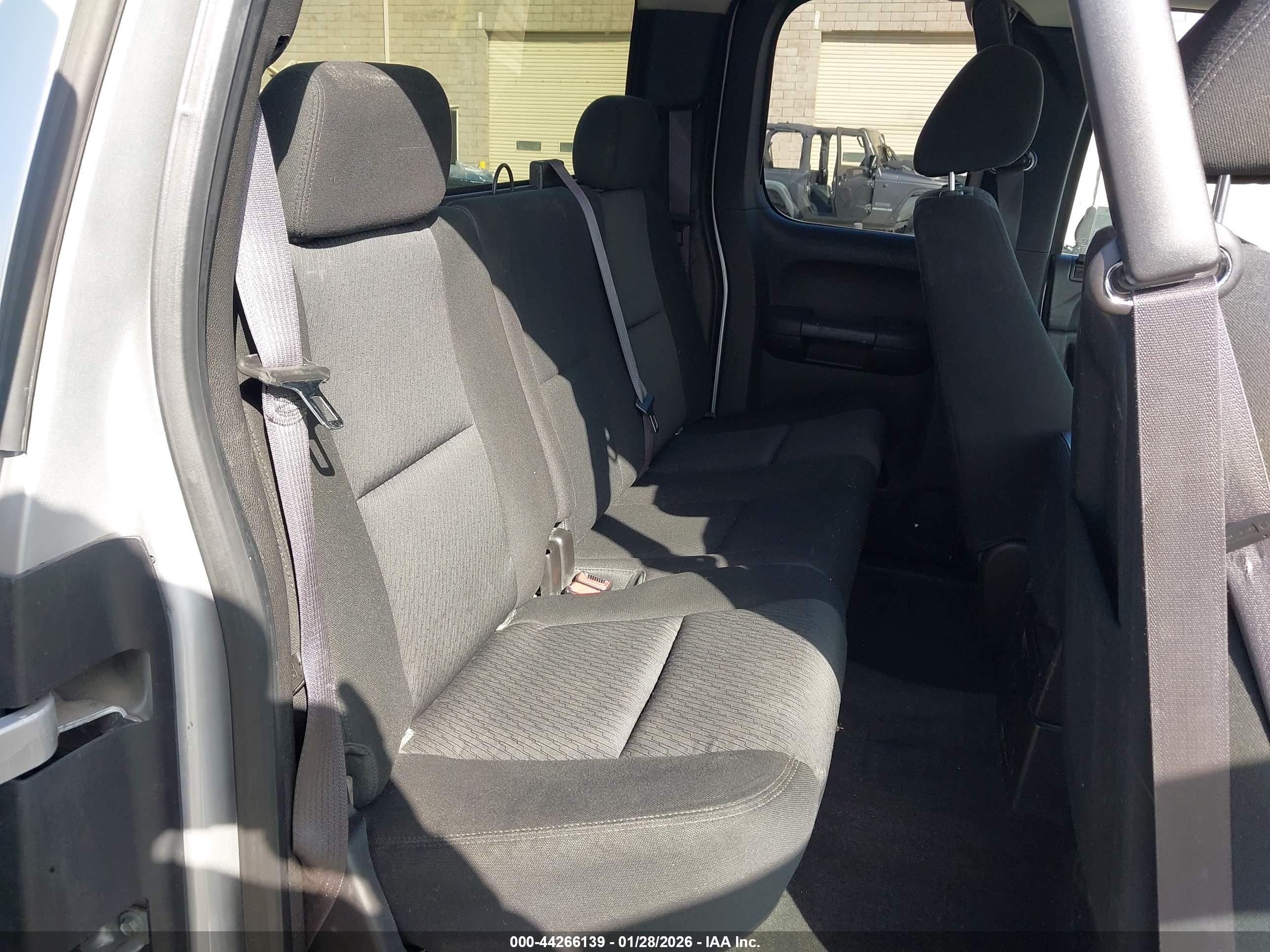 CHEVROLET SILVERADO image 8