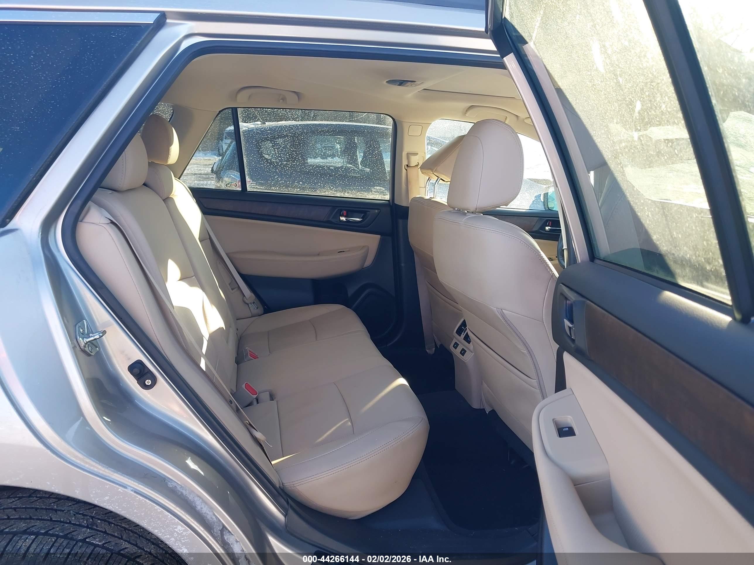 SUBARU OUTBACK image 8
