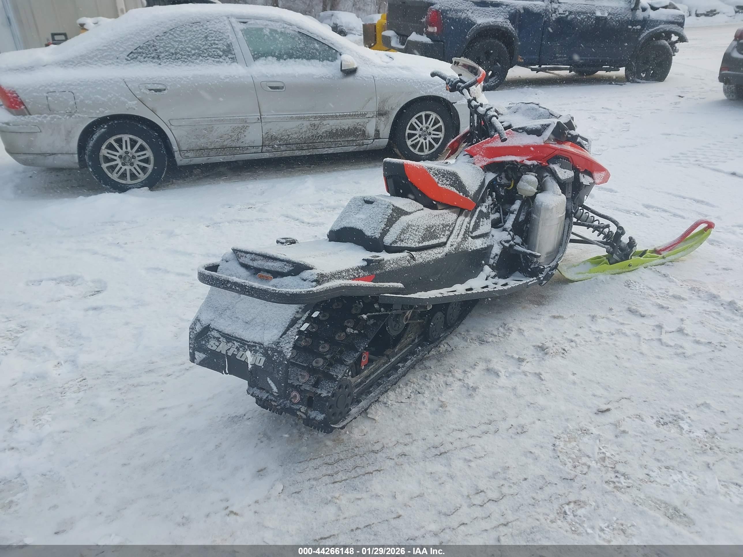 SKI-DOO MXZ image 4