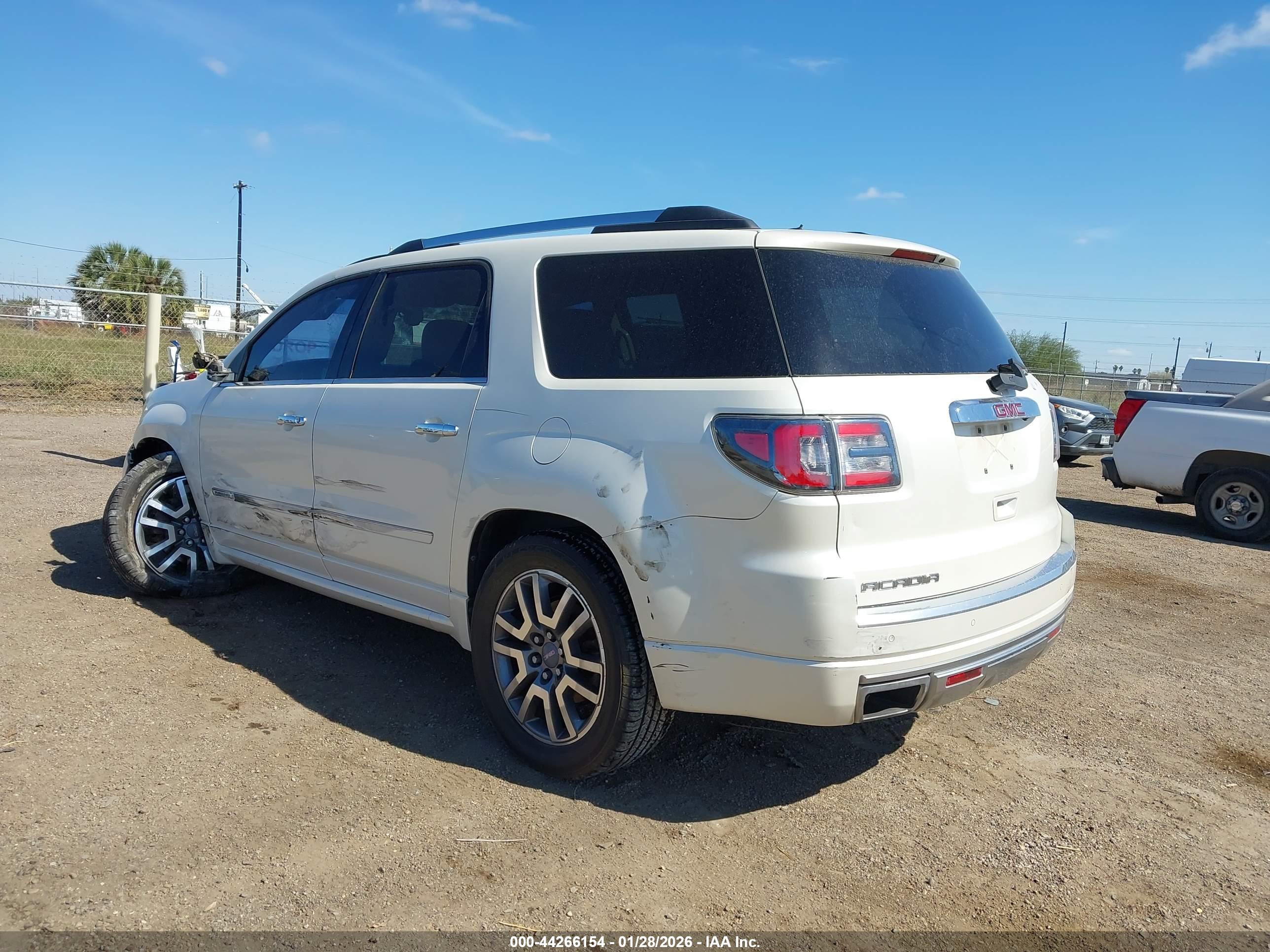 GMC ACADIA image 3