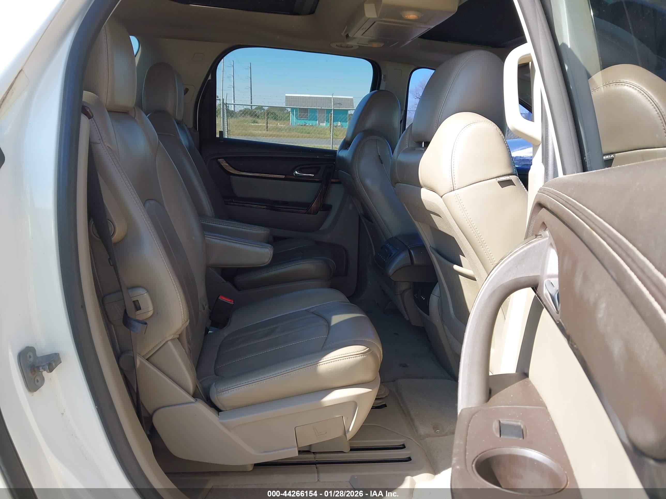 GMC ACADIA image 8