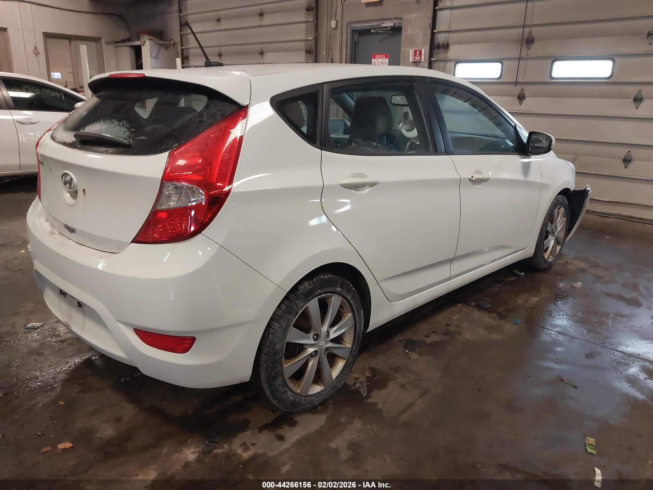 HYUNDAI ACCENT image 4