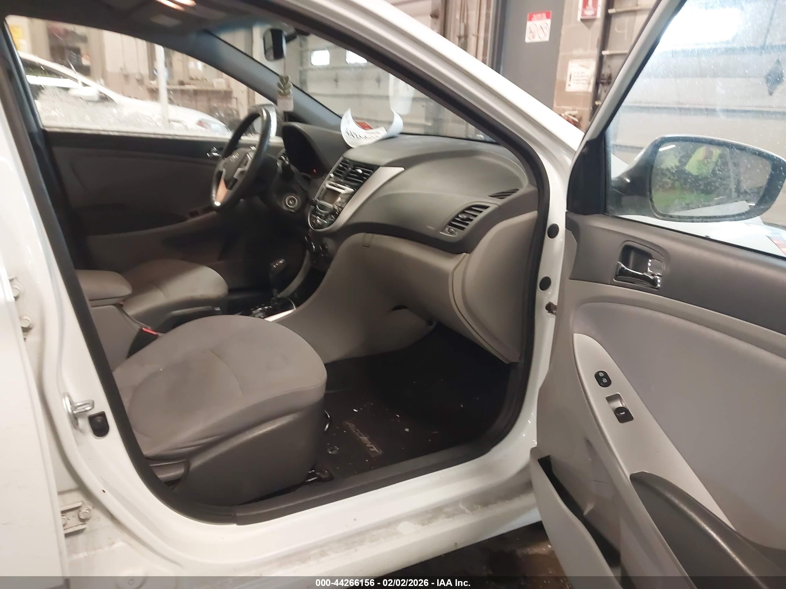 HYUNDAI ACCENT image 5