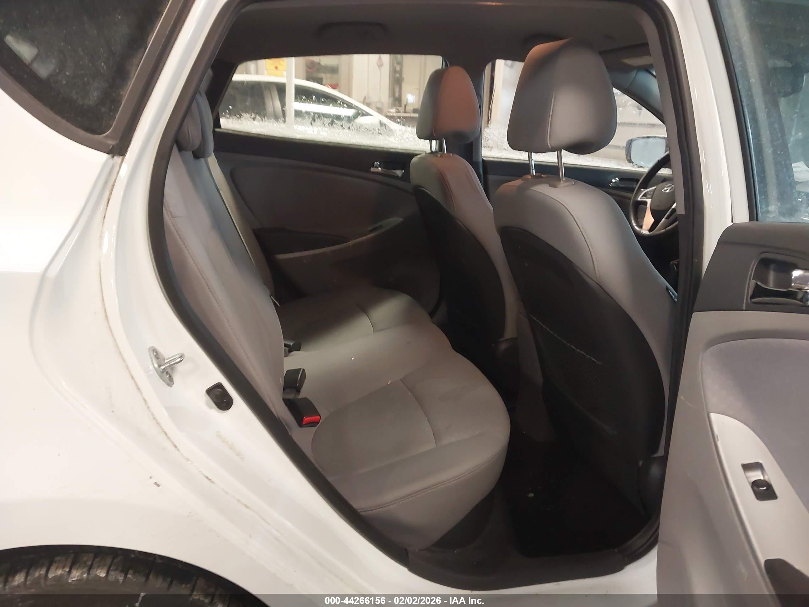 HYUNDAI ACCENT image 8