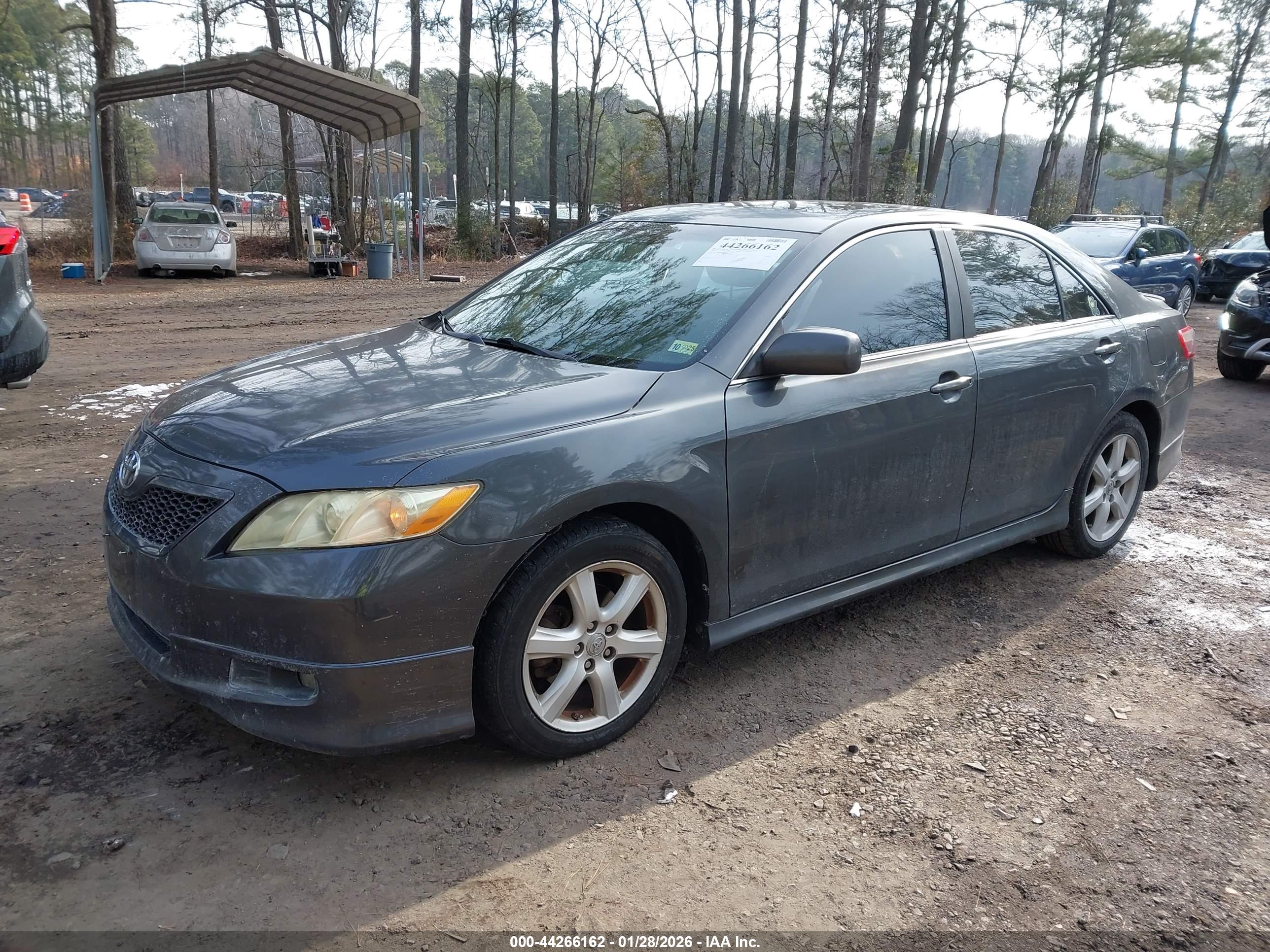 TOYOTA CAMRY image 2