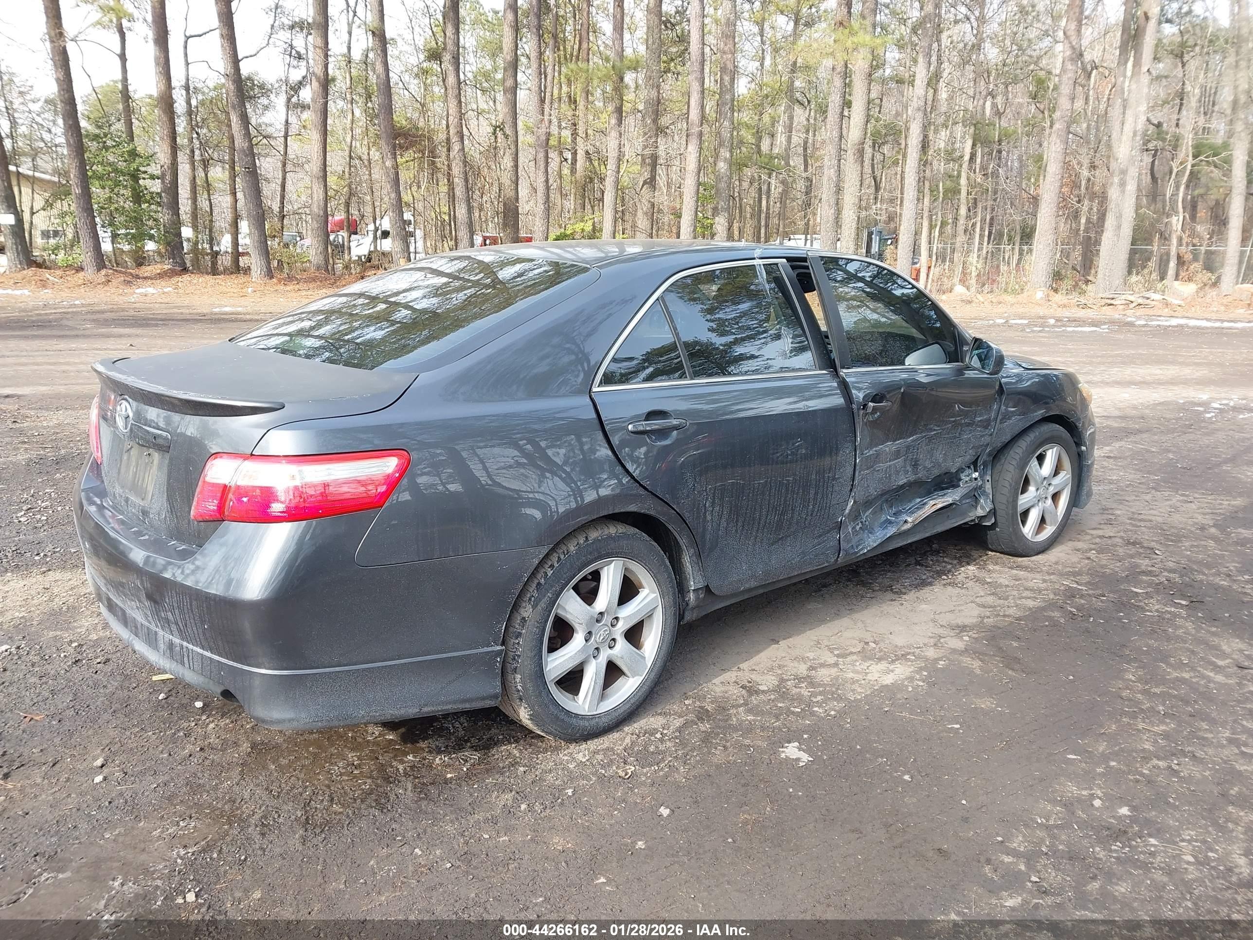 TOYOTA CAMRY image 4