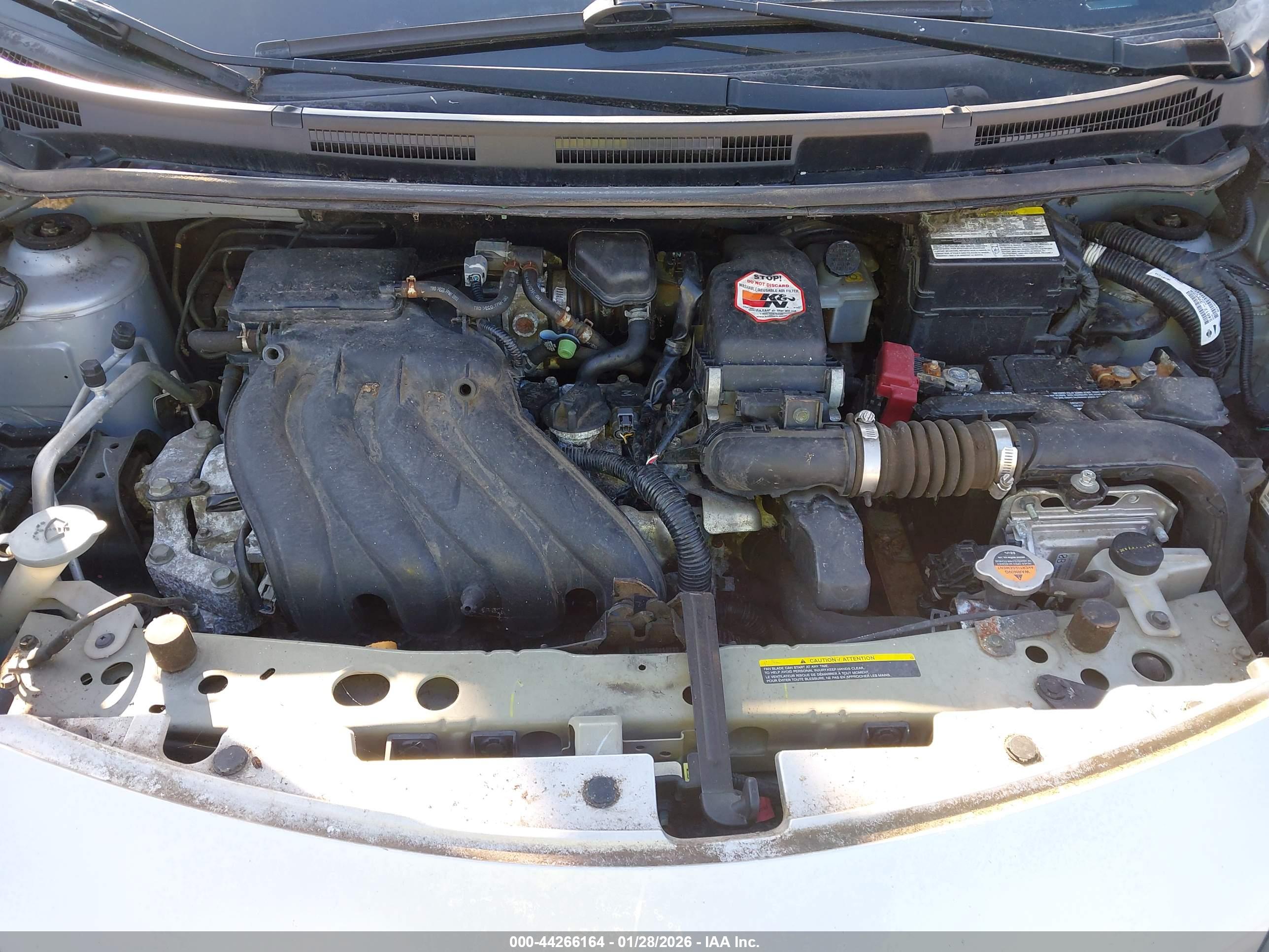 NISSAN VERSA image 10