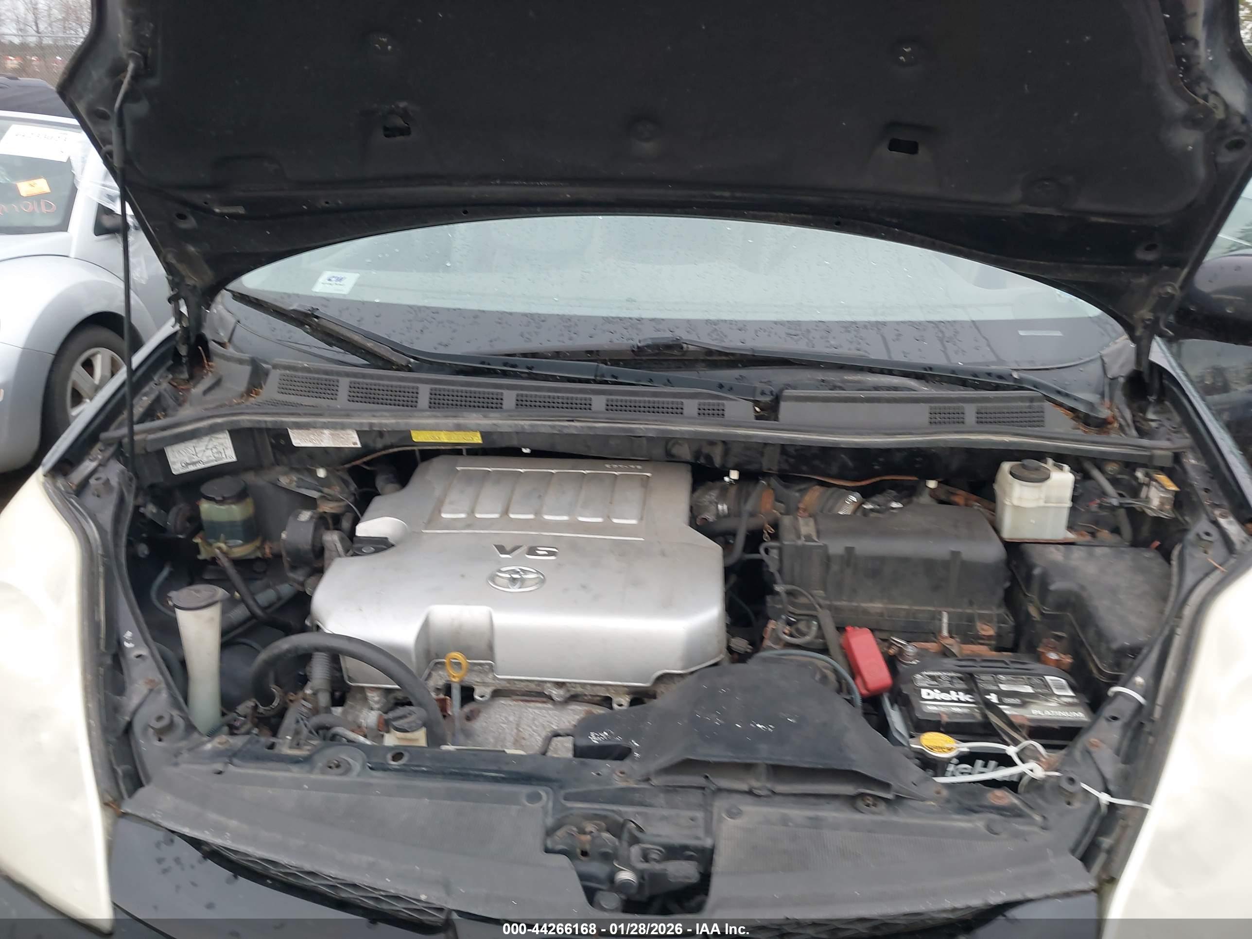 TOYOTA SIENNA image 10