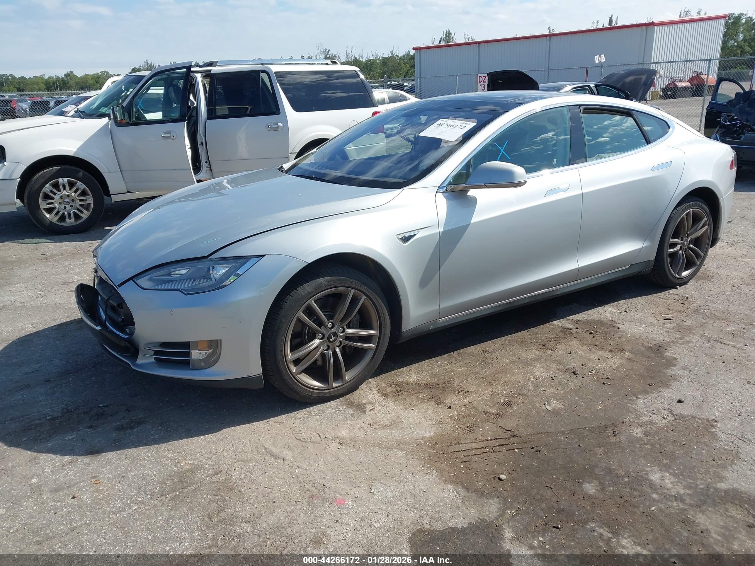 TESLA MODEL image 2