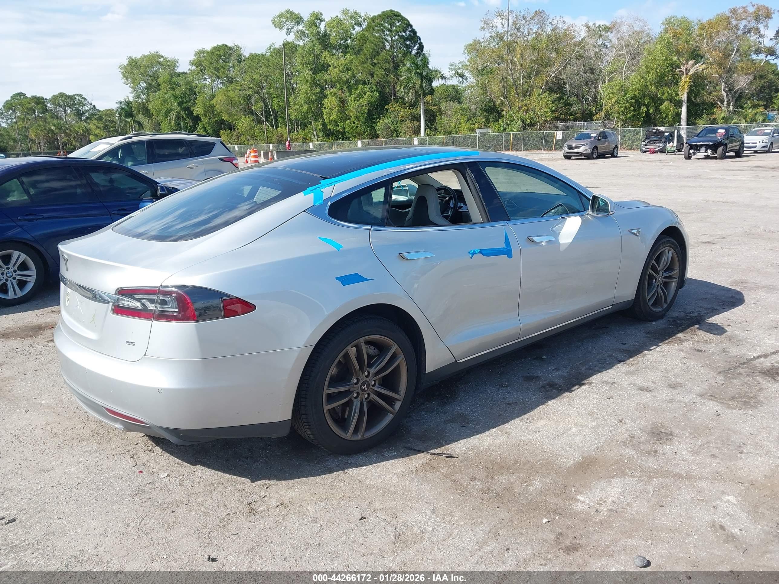 TESLA MODEL image 4