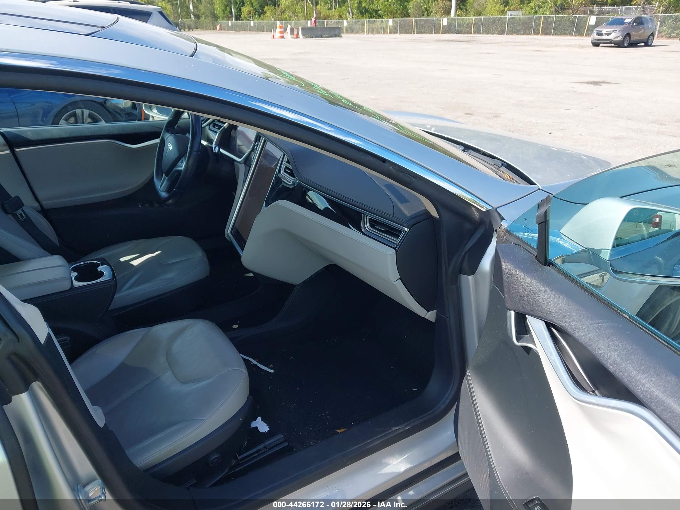TESLA MODEL image 5