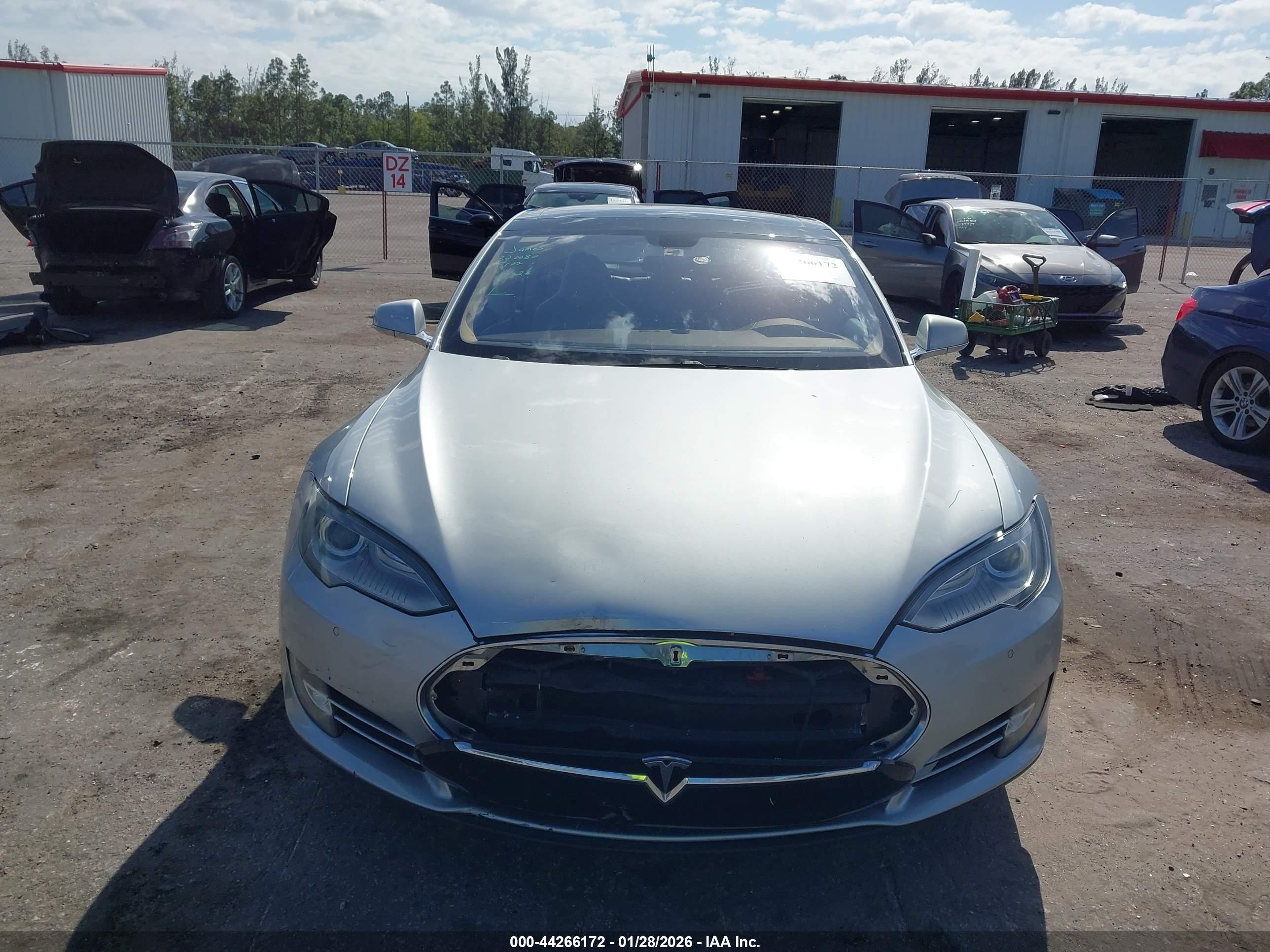 TESLA MODEL image 6
