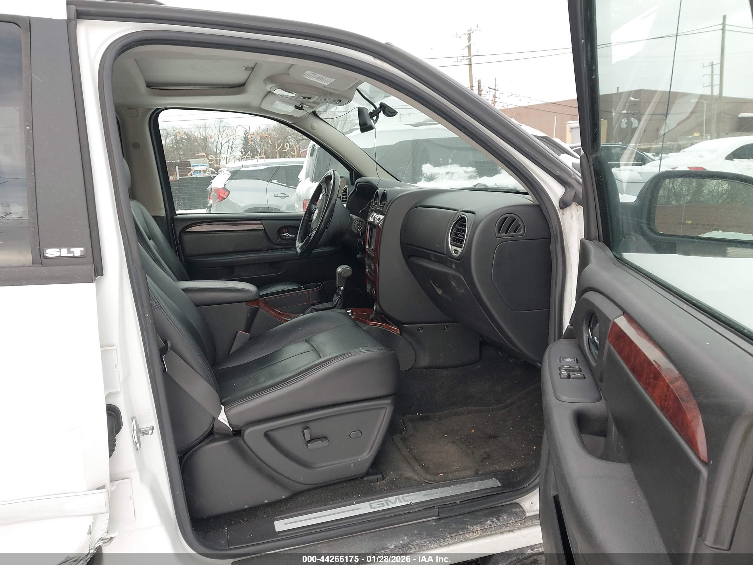 GMC ENVOY image 5