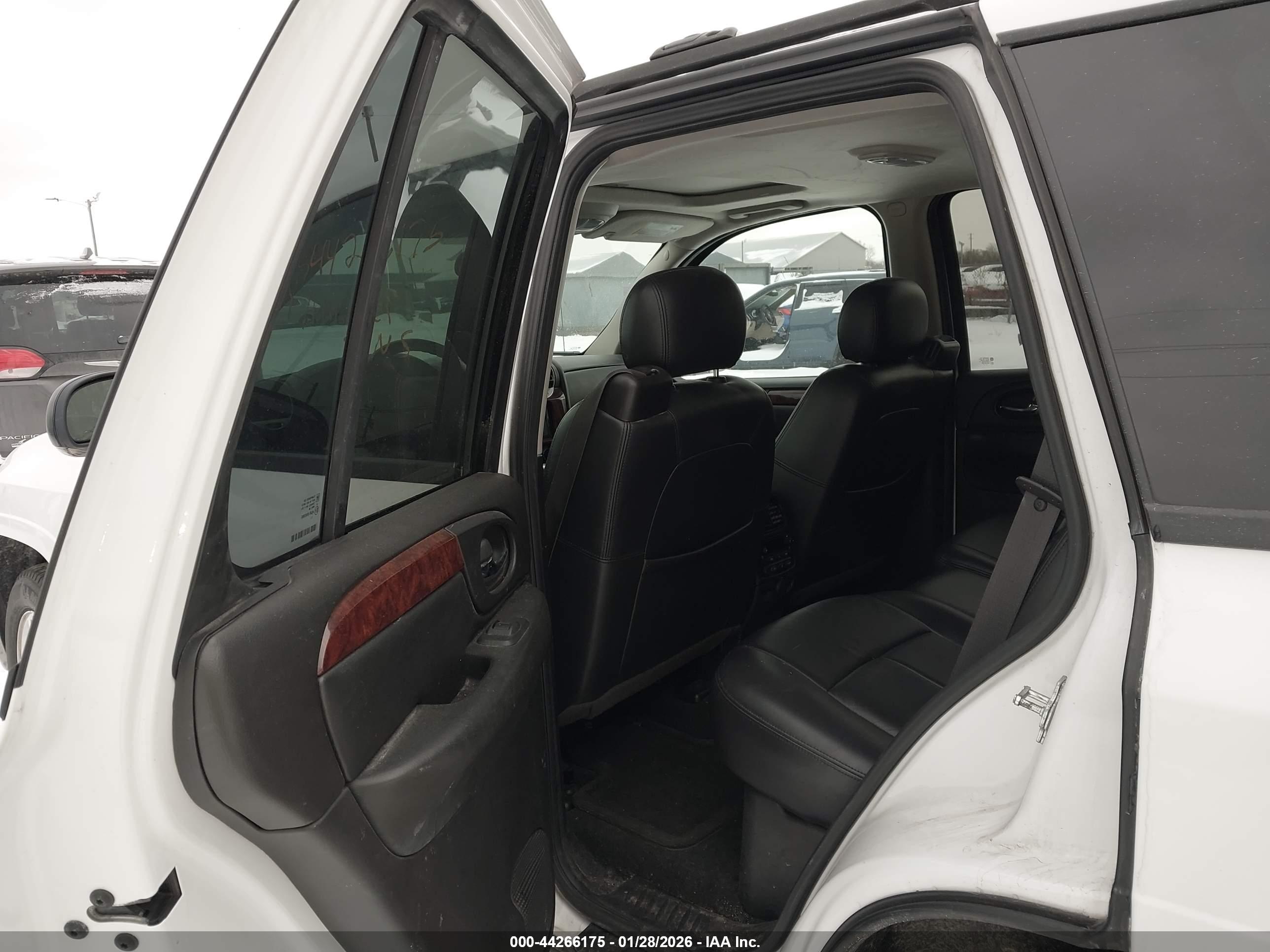 GMC ENVOY image 8
