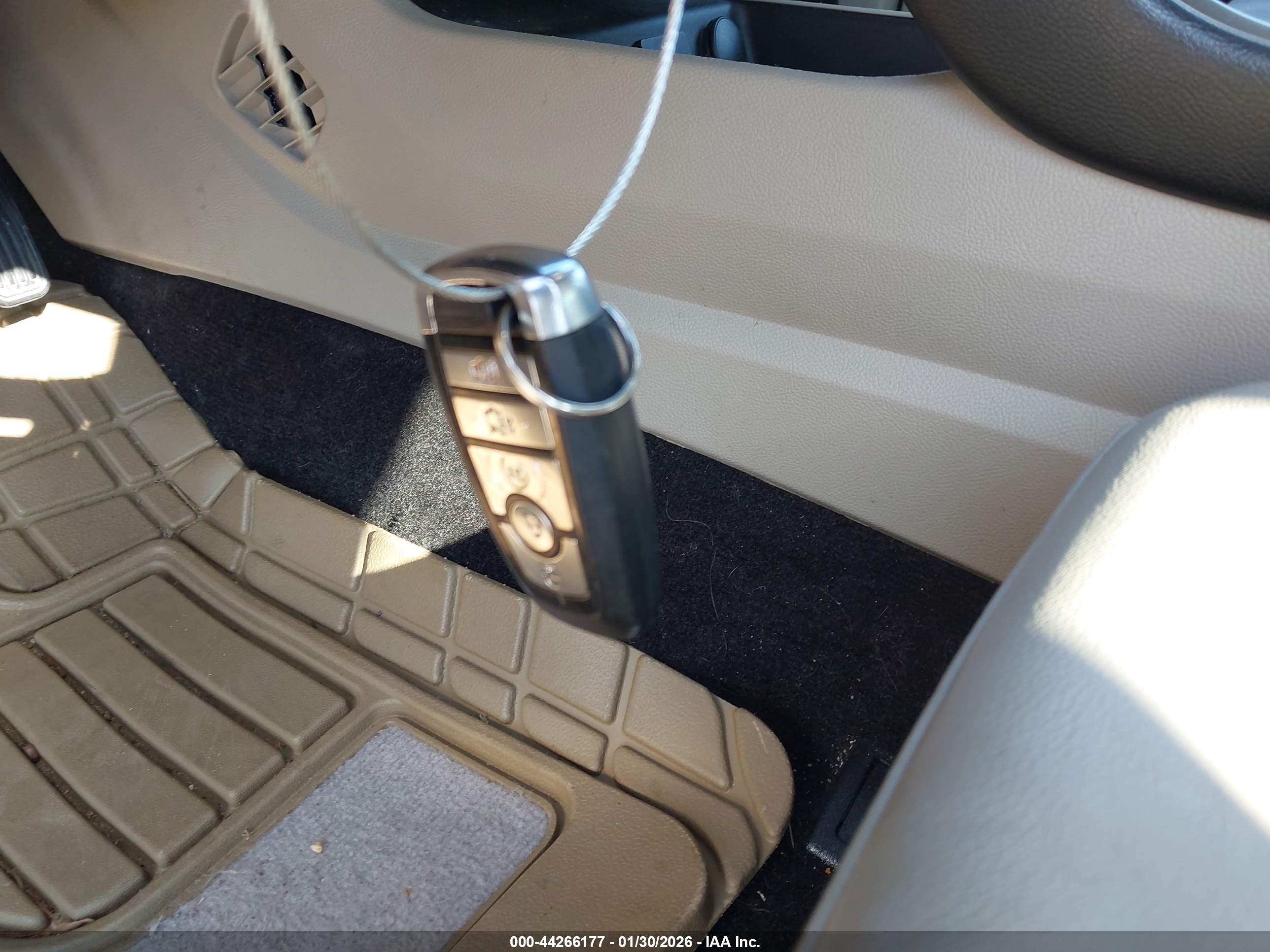 FORD FUSION image 11