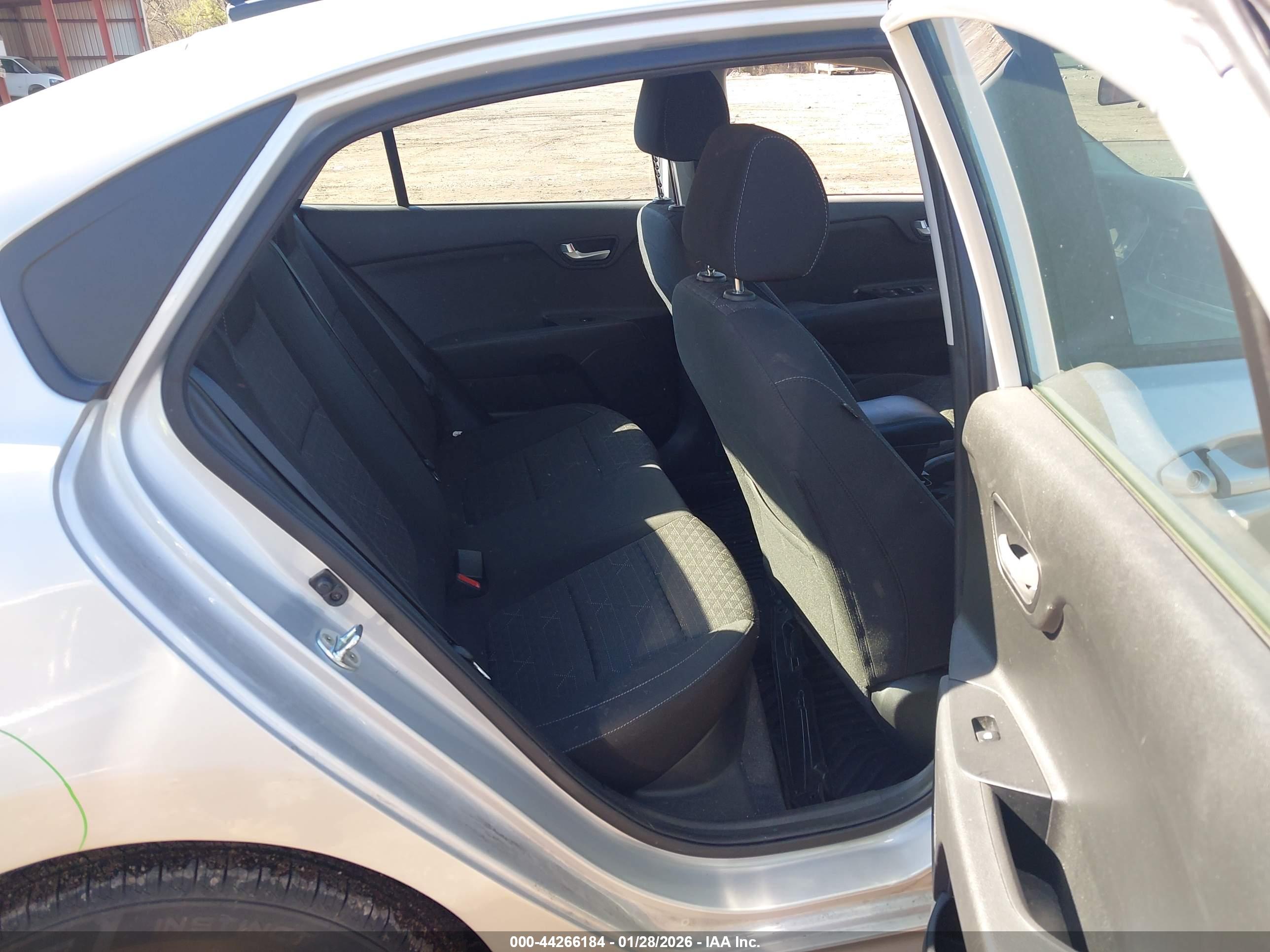 KIA RIO image 8