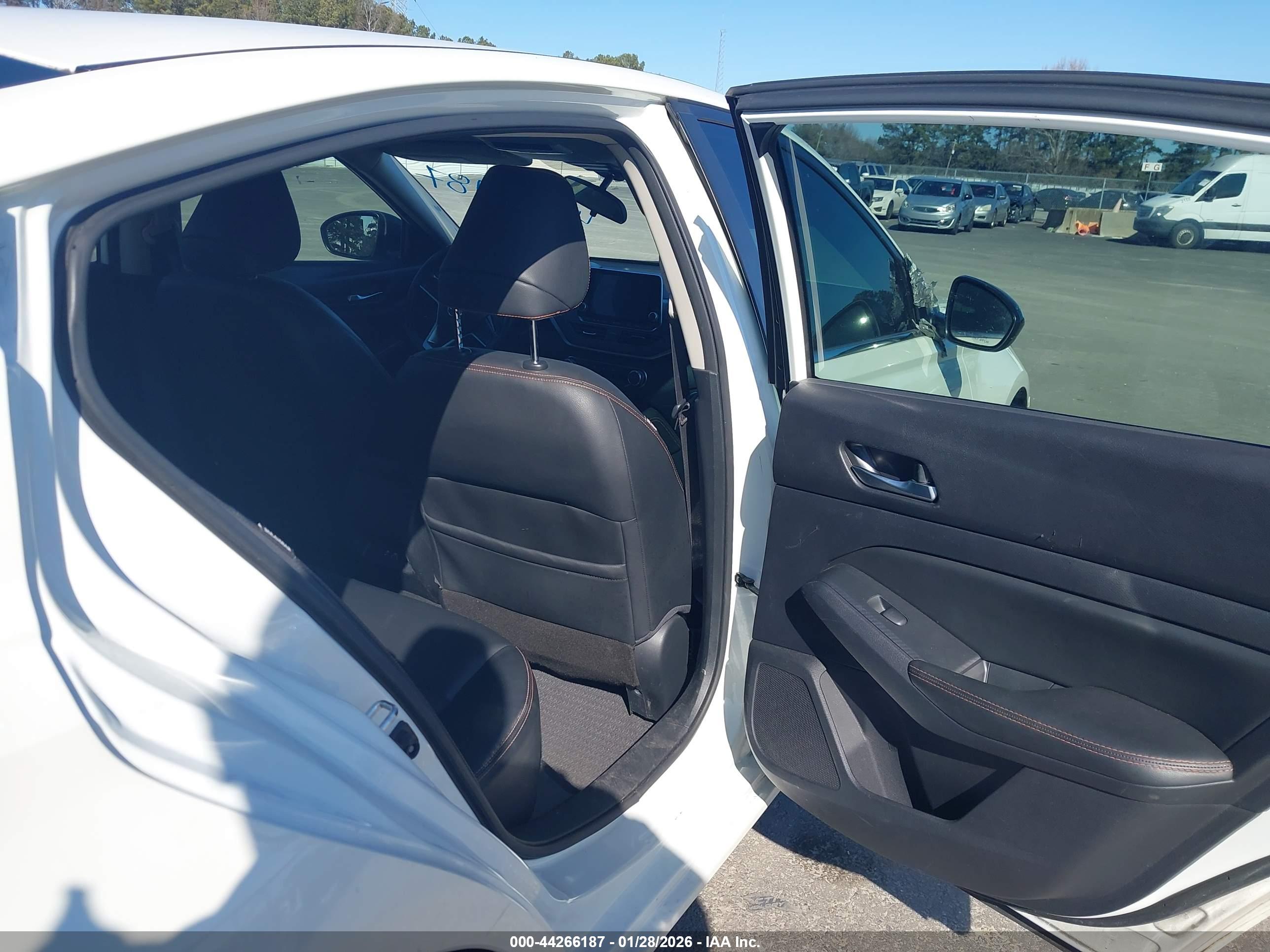 NISSAN ALTIMA image 8
