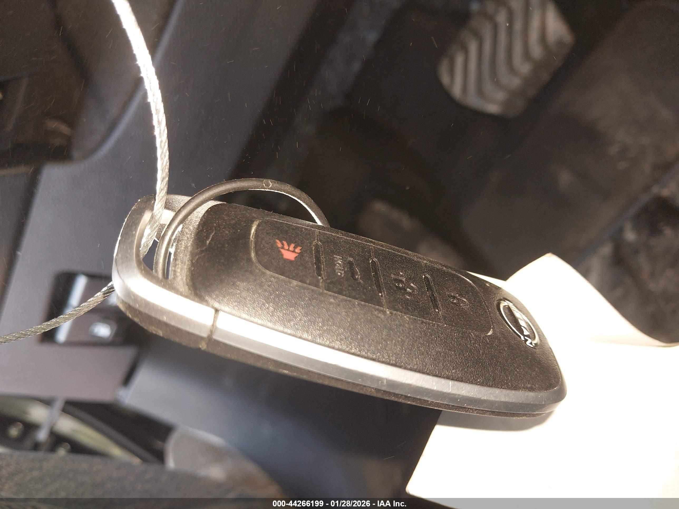NISSAN VERSA image 11