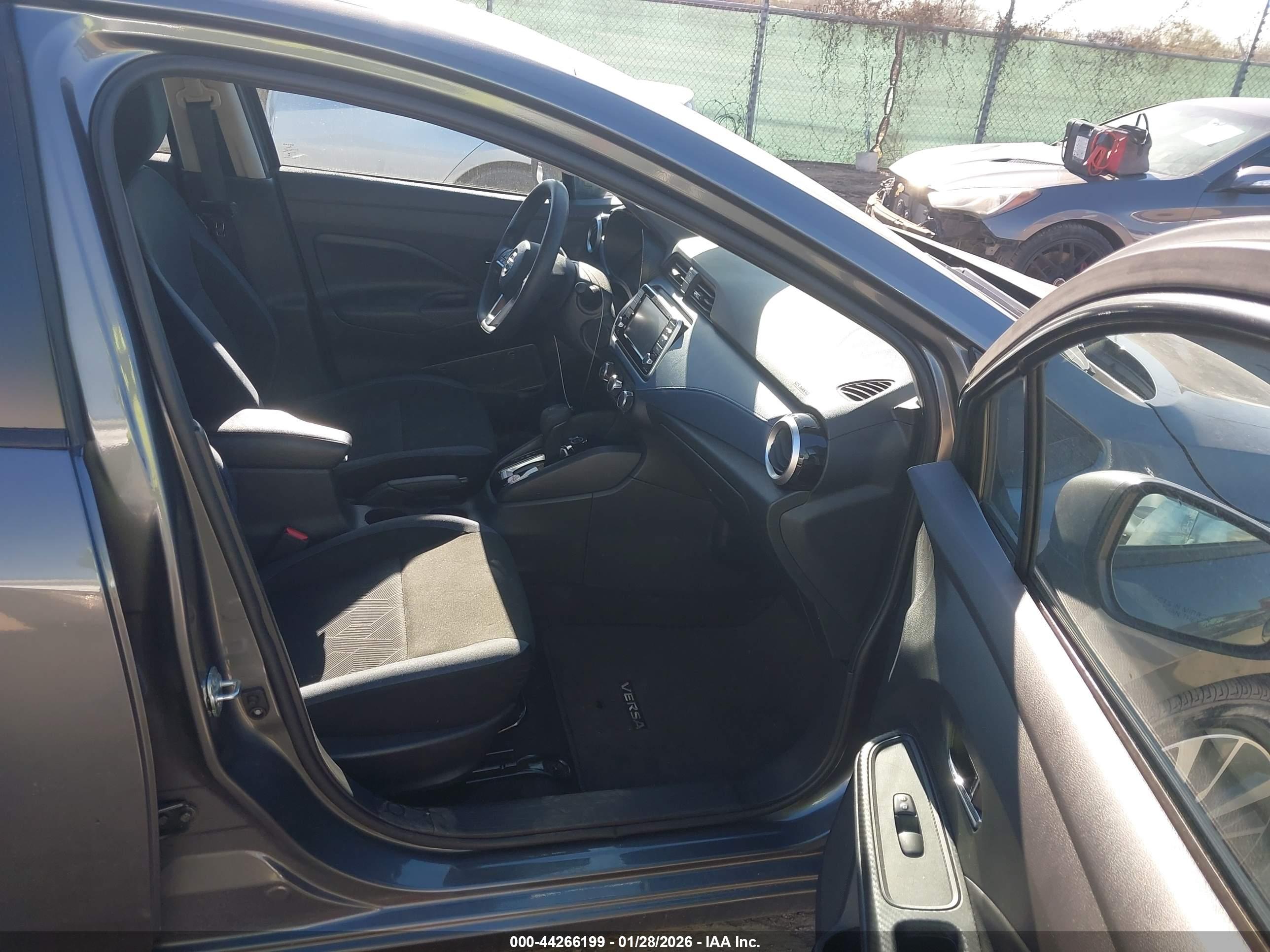 NISSAN VERSA image 5