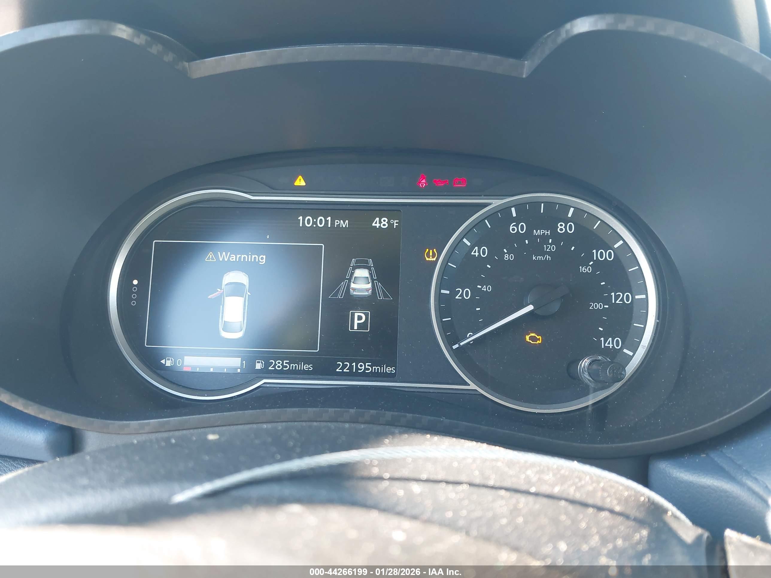 NISSAN VERSA image 7