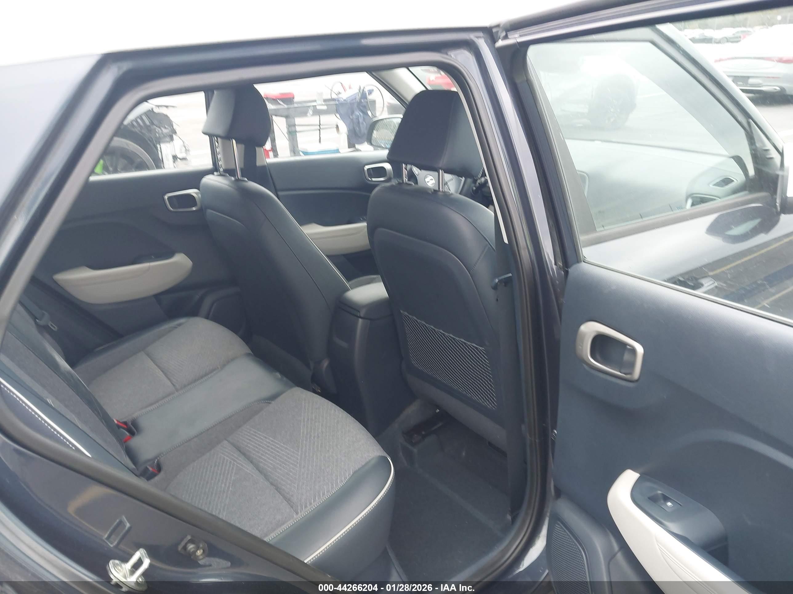 HYUNDAI VENUE image 8
