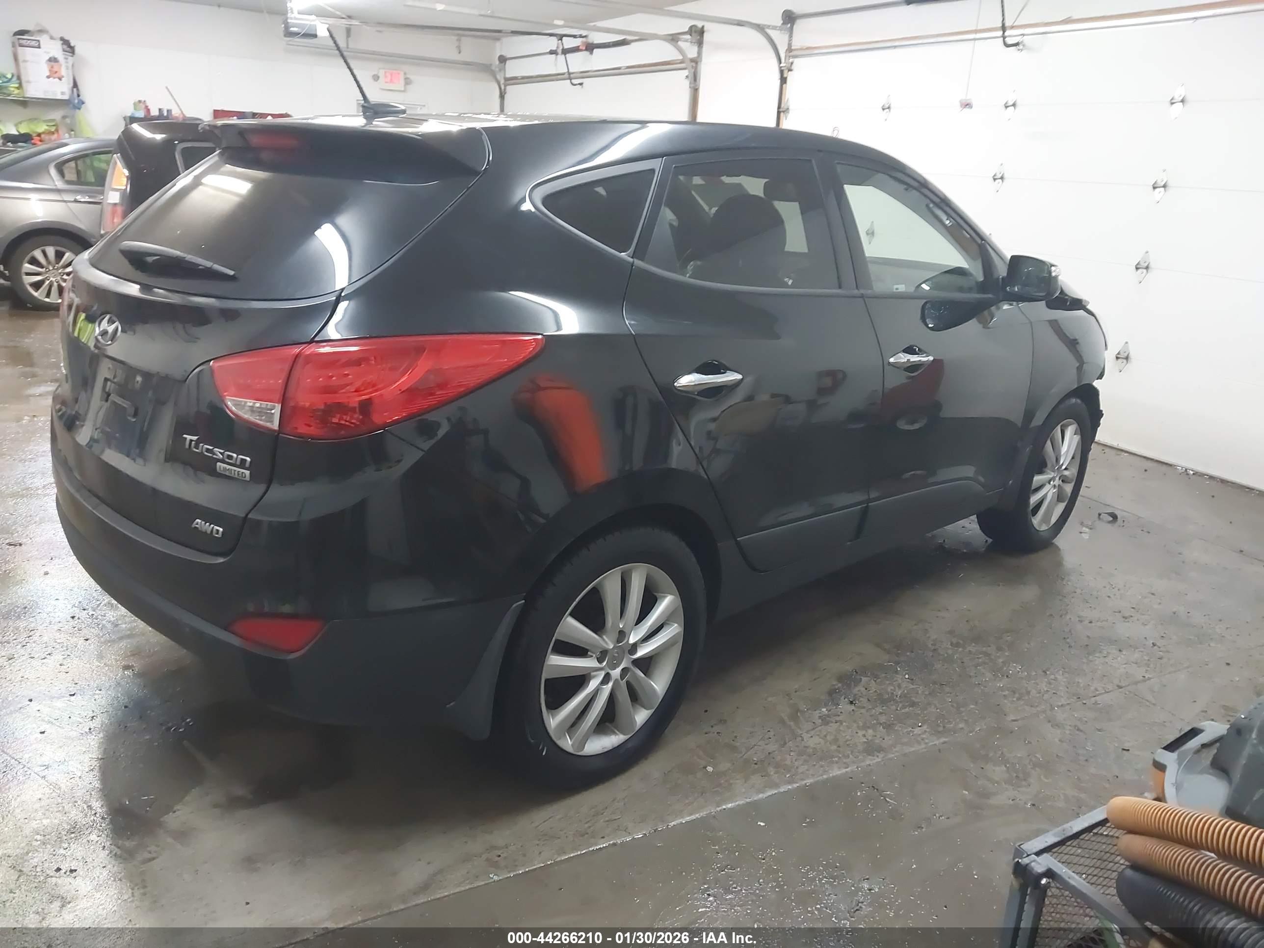 HYUNDAI TUCSON image 4