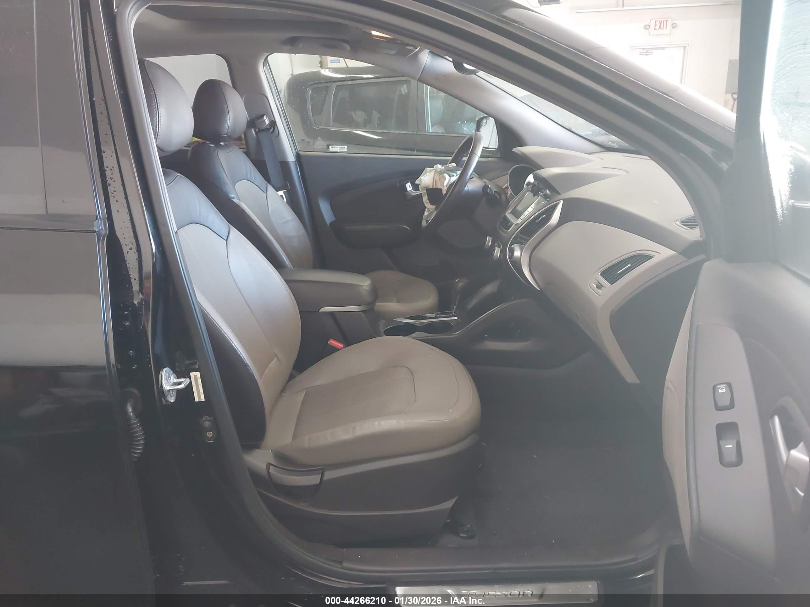 HYUNDAI TUCSON image 5