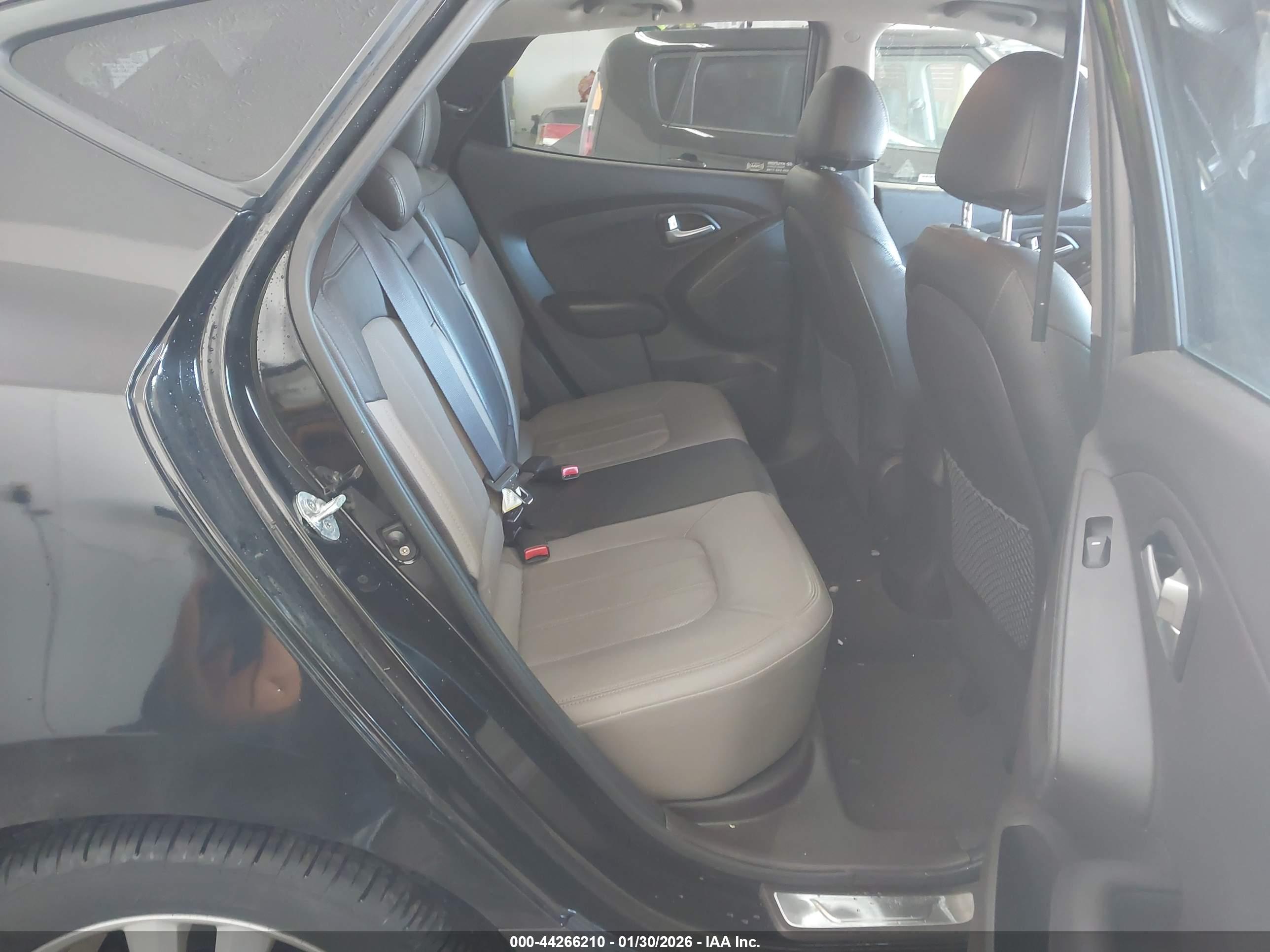 HYUNDAI TUCSON image 8