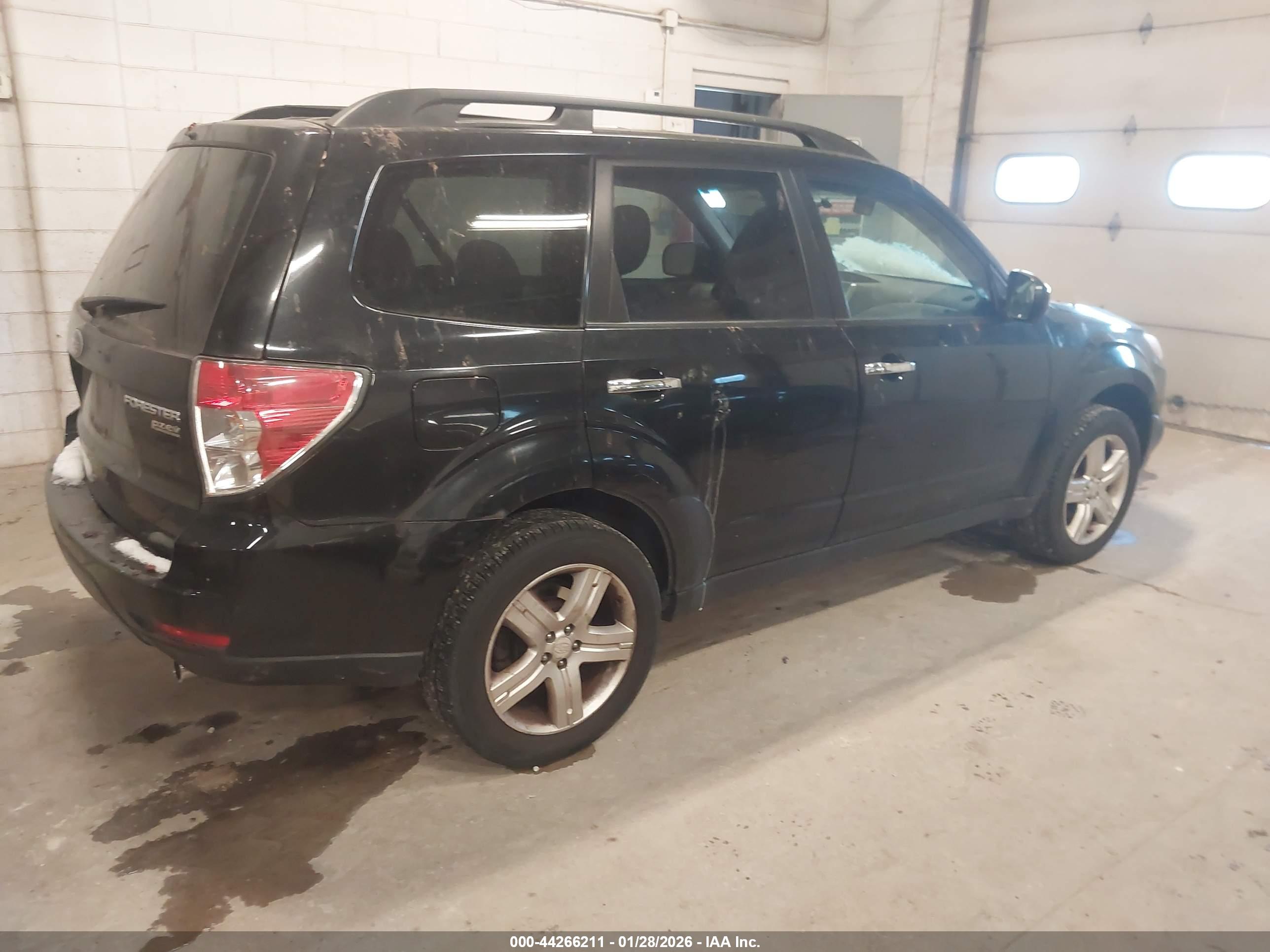 SUBARU FORESTER image 4