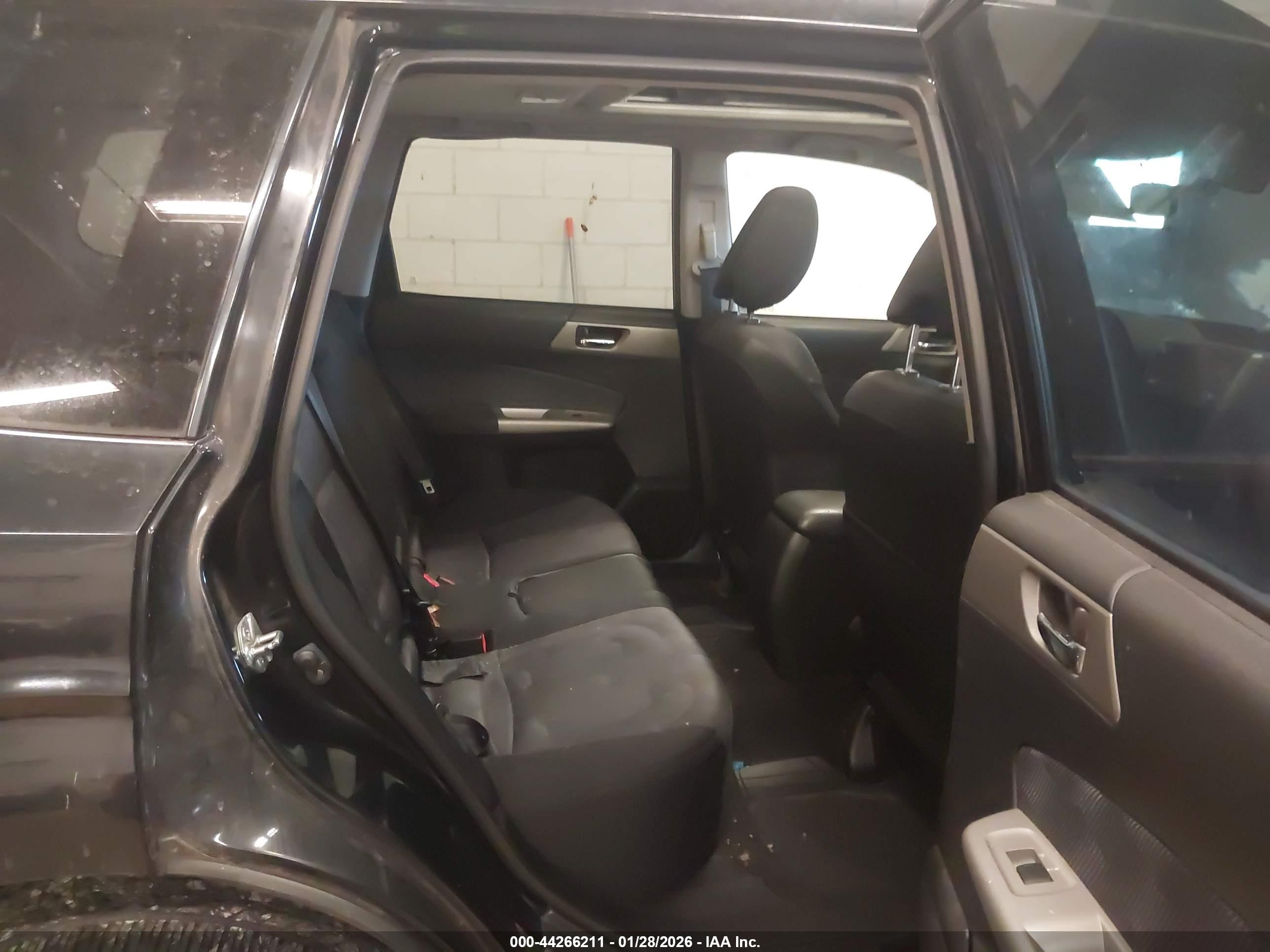 SUBARU FORESTER image 8