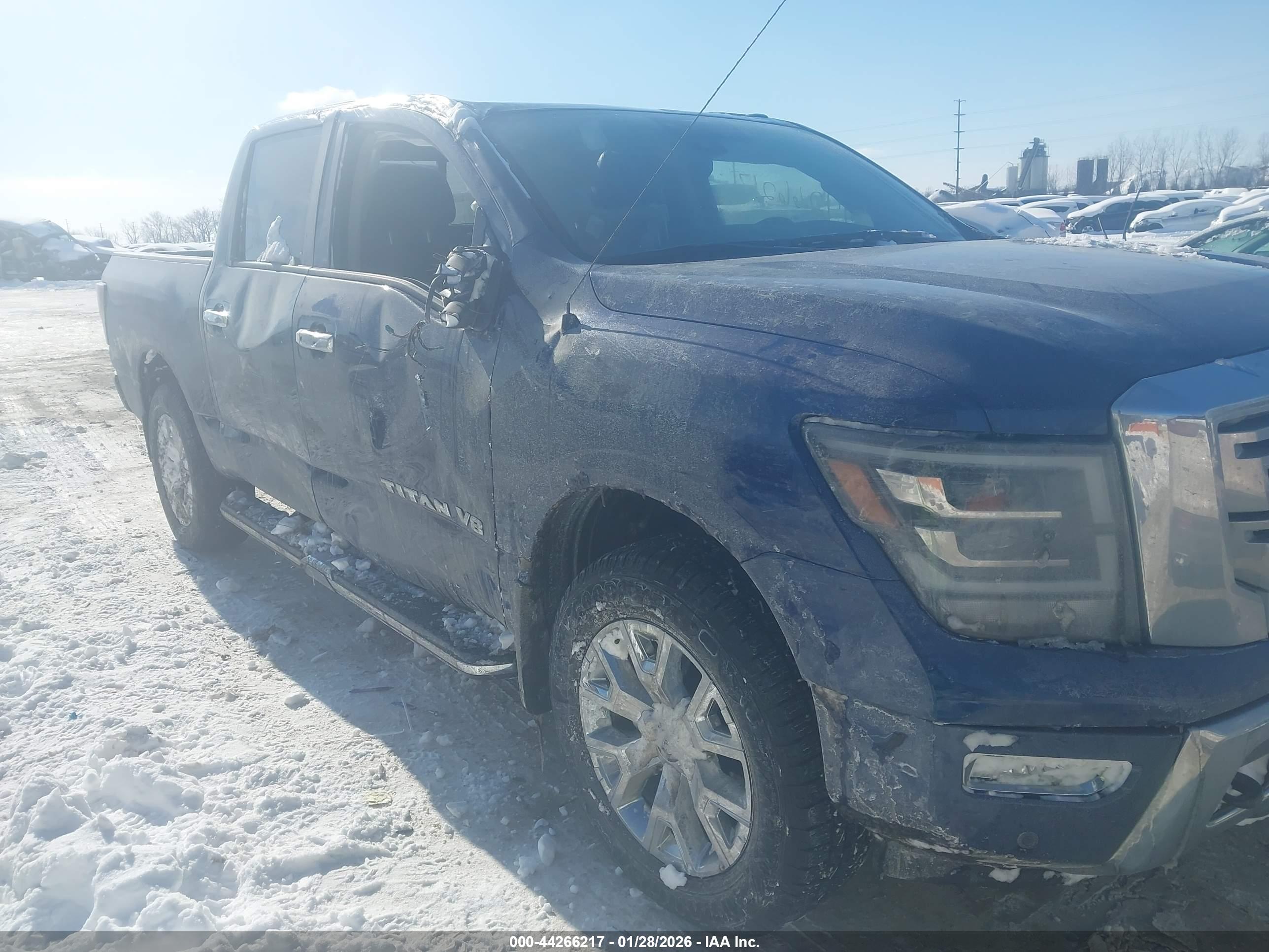 NISSAN TITAN image 6