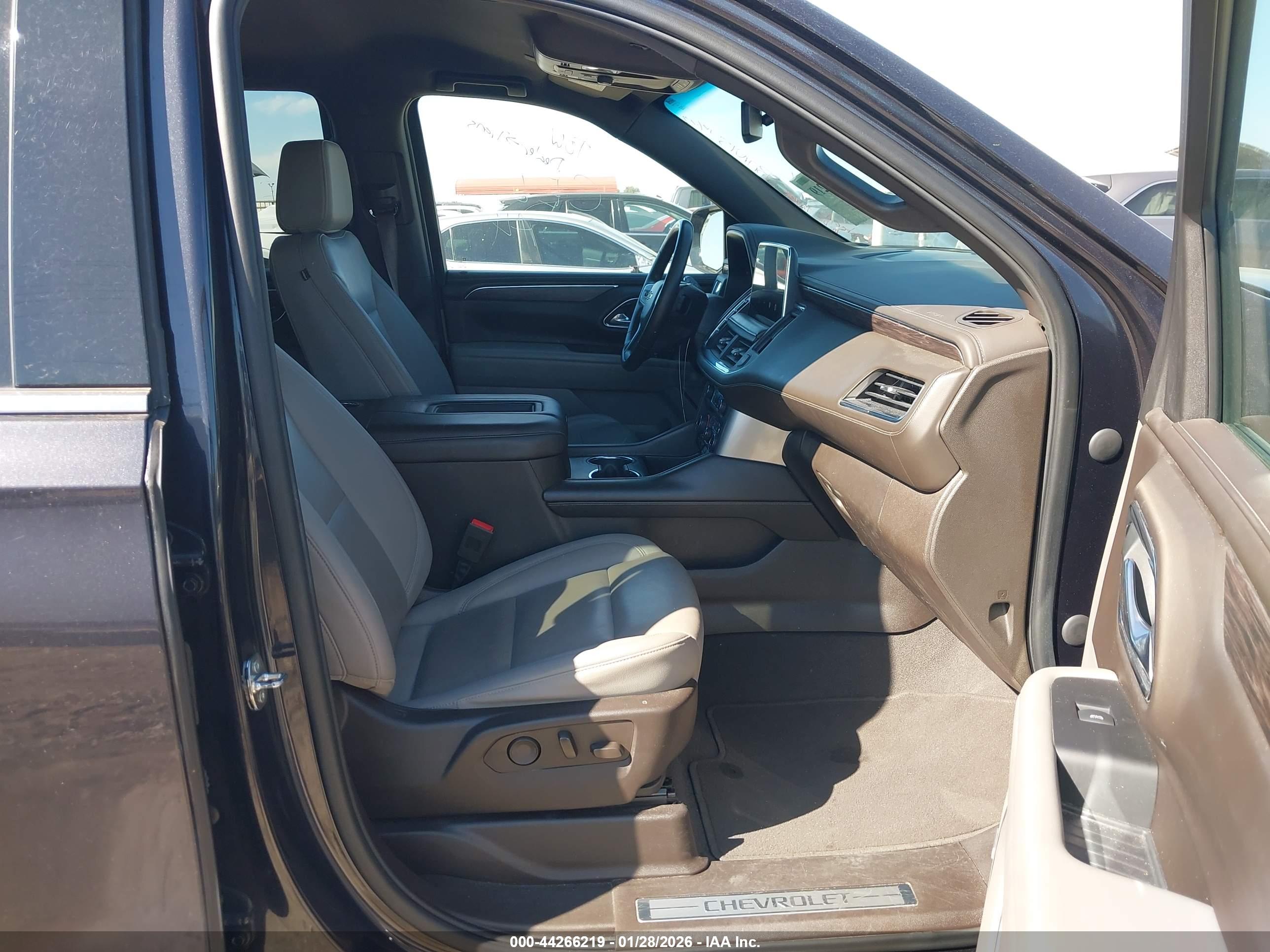 CHEVROLET TAHOE image 5